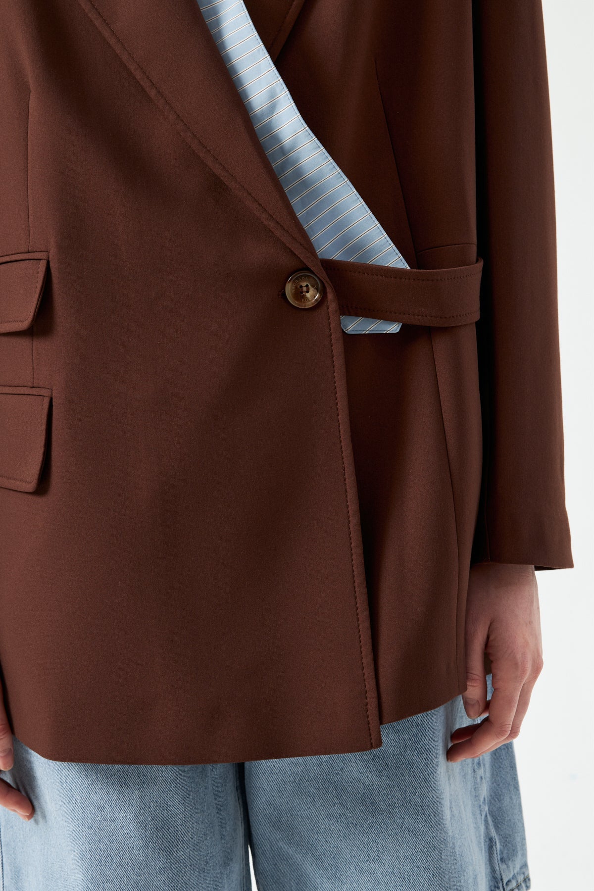 Kahverengi Kravat Detaylı Blazer Ceket