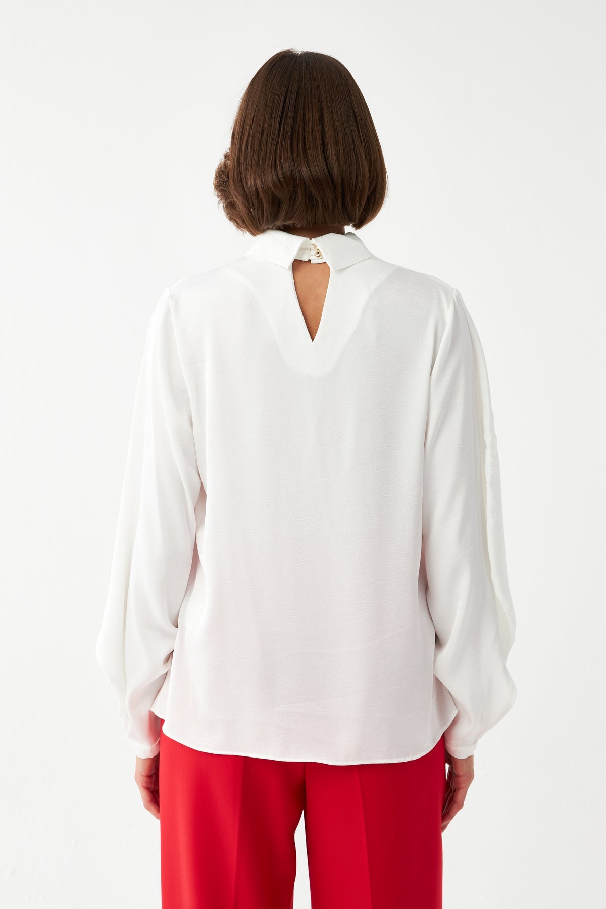 Saten Dokulu Ekru Bluz