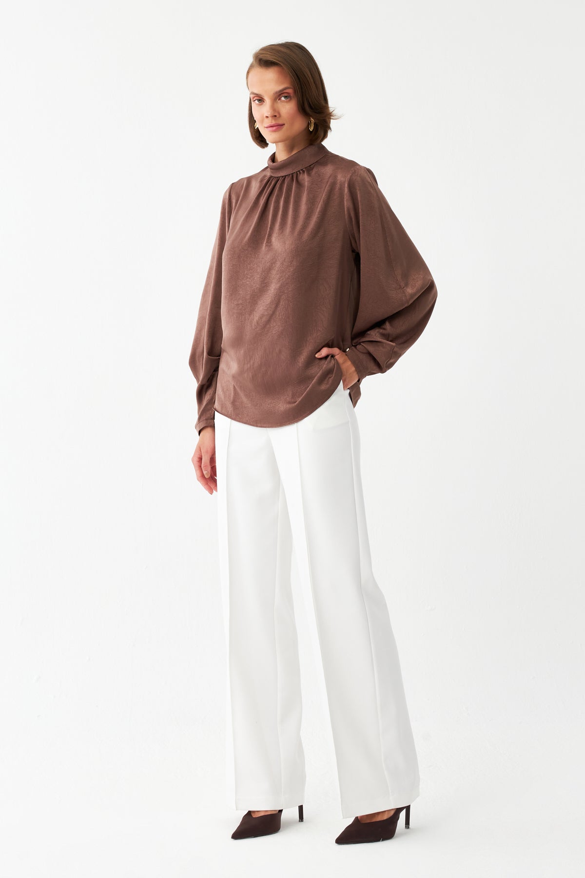 Saten Dokulu Kahverengi Bluz