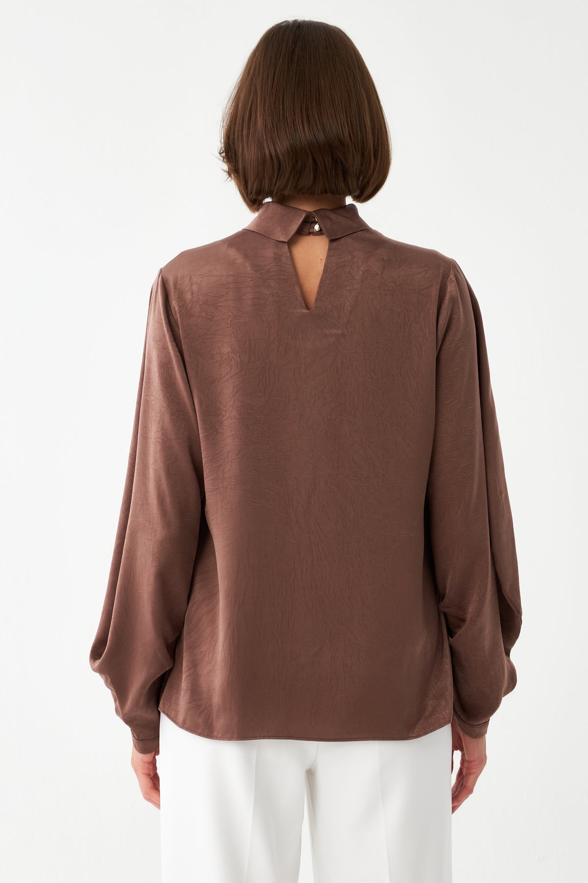 Saten Dokulu Kahverengi Bluz