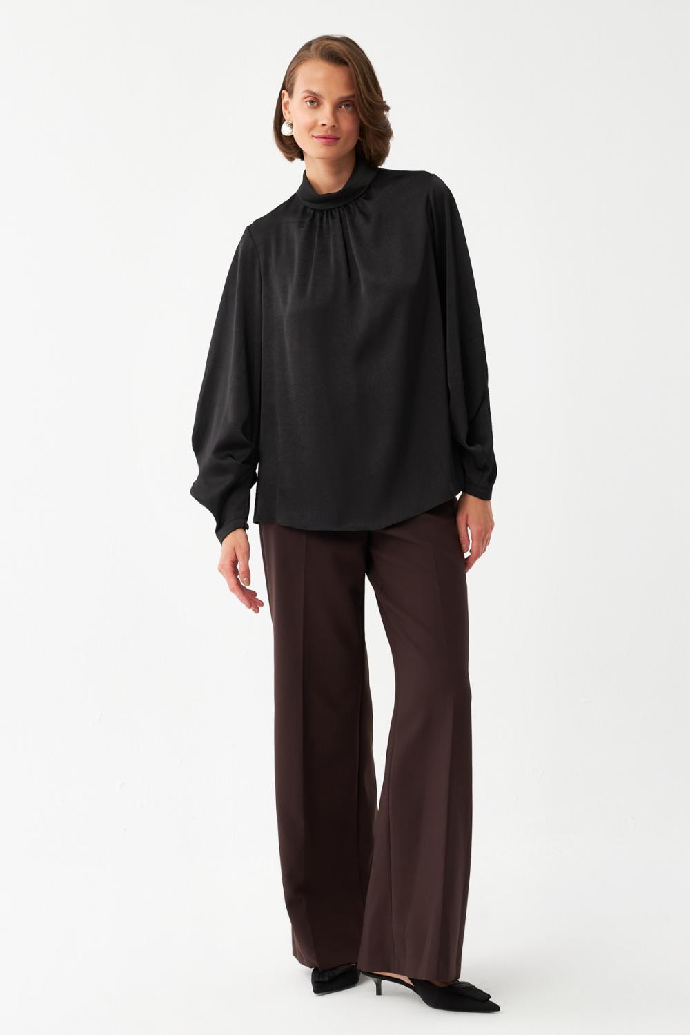 Saten Dokulu Siyah Bluz