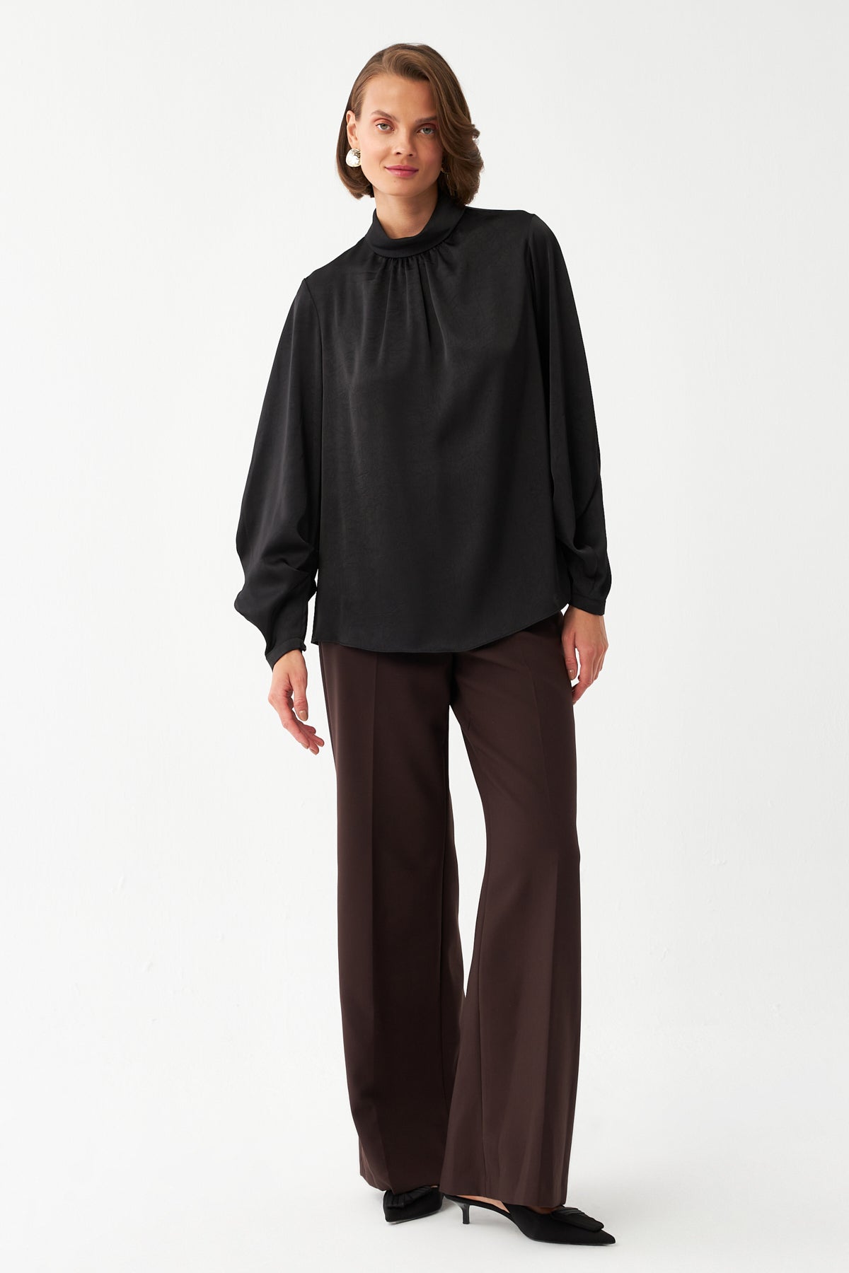 Saten Dokulu Siyah Bluz