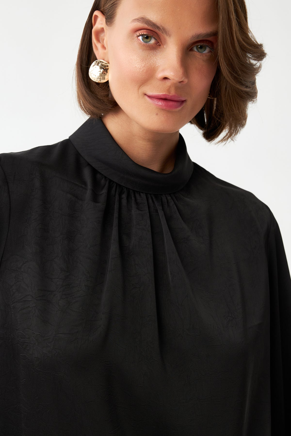 Saten Dokulu Siyah Bluz