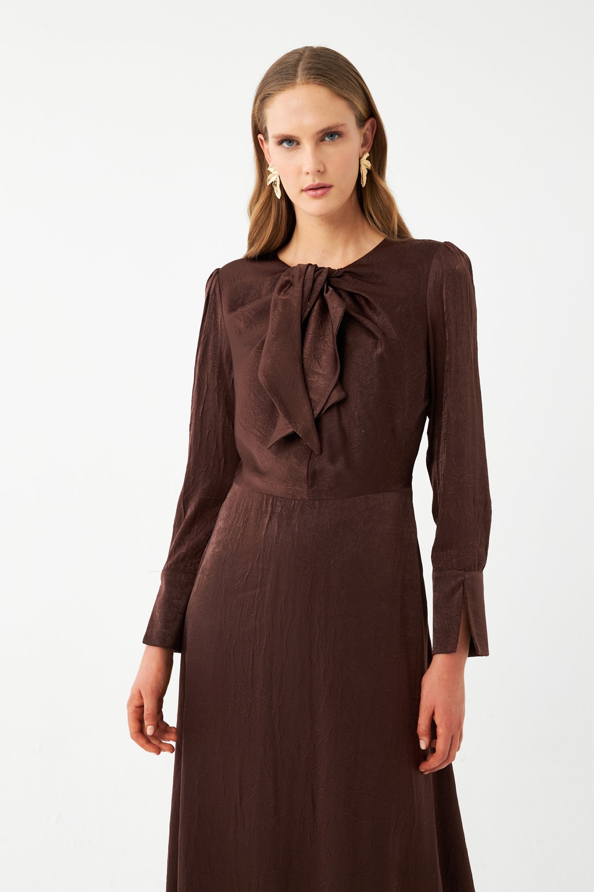 Fiyonk Detaylı Midi Elbise