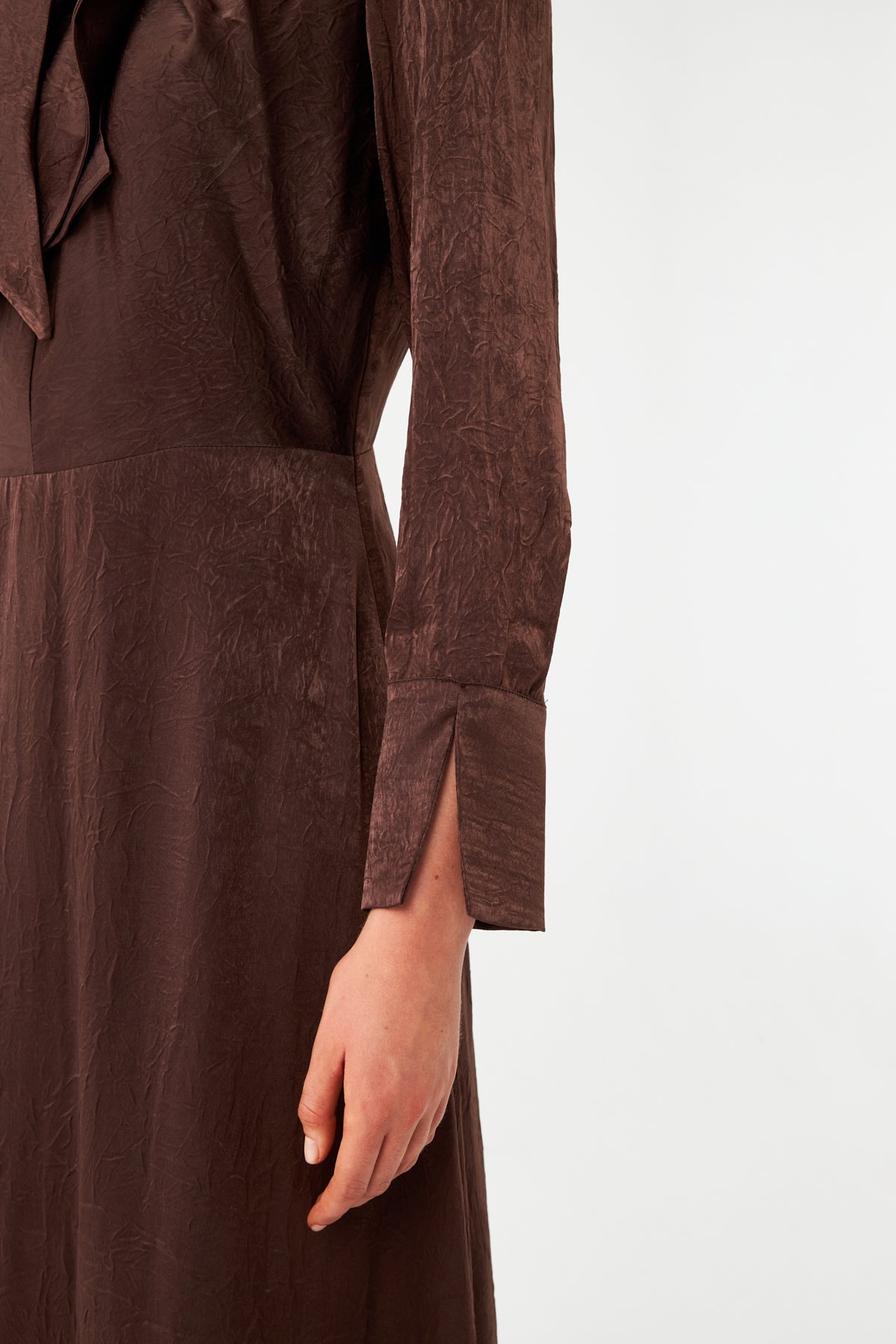 Fiyonk Detaylı Midi Elbise