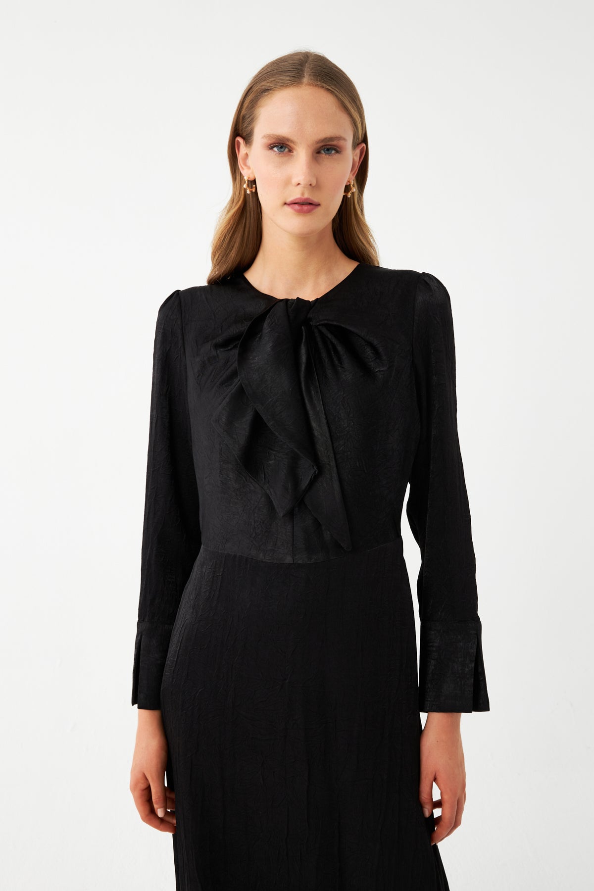 Fiyonk Detaylı Midi Elbise