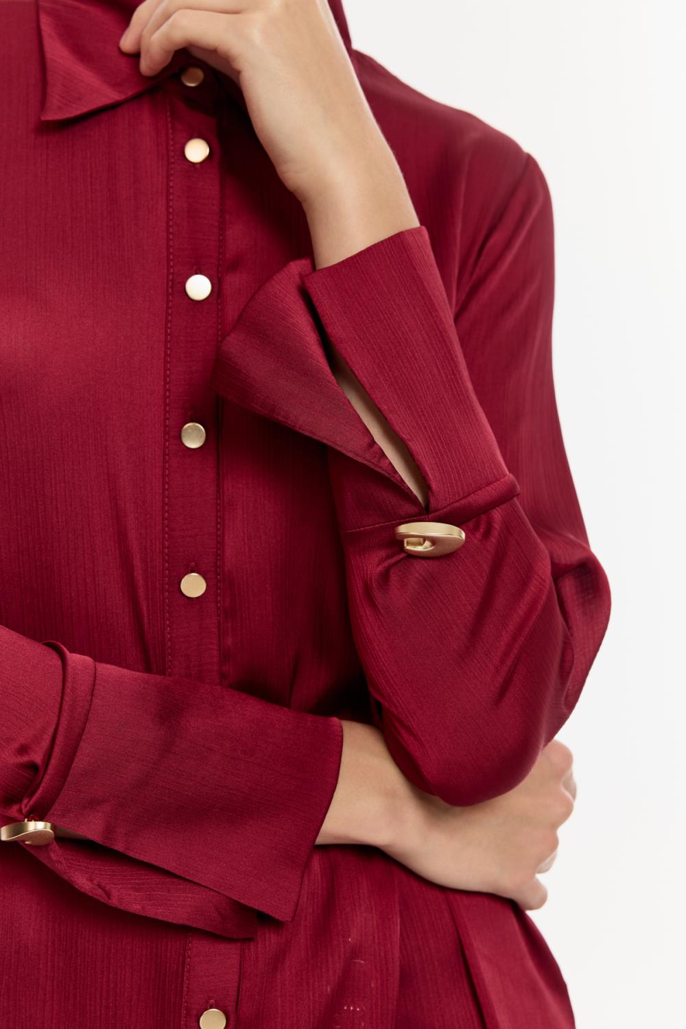 Saten Dokulu Düğmeli Gömlek