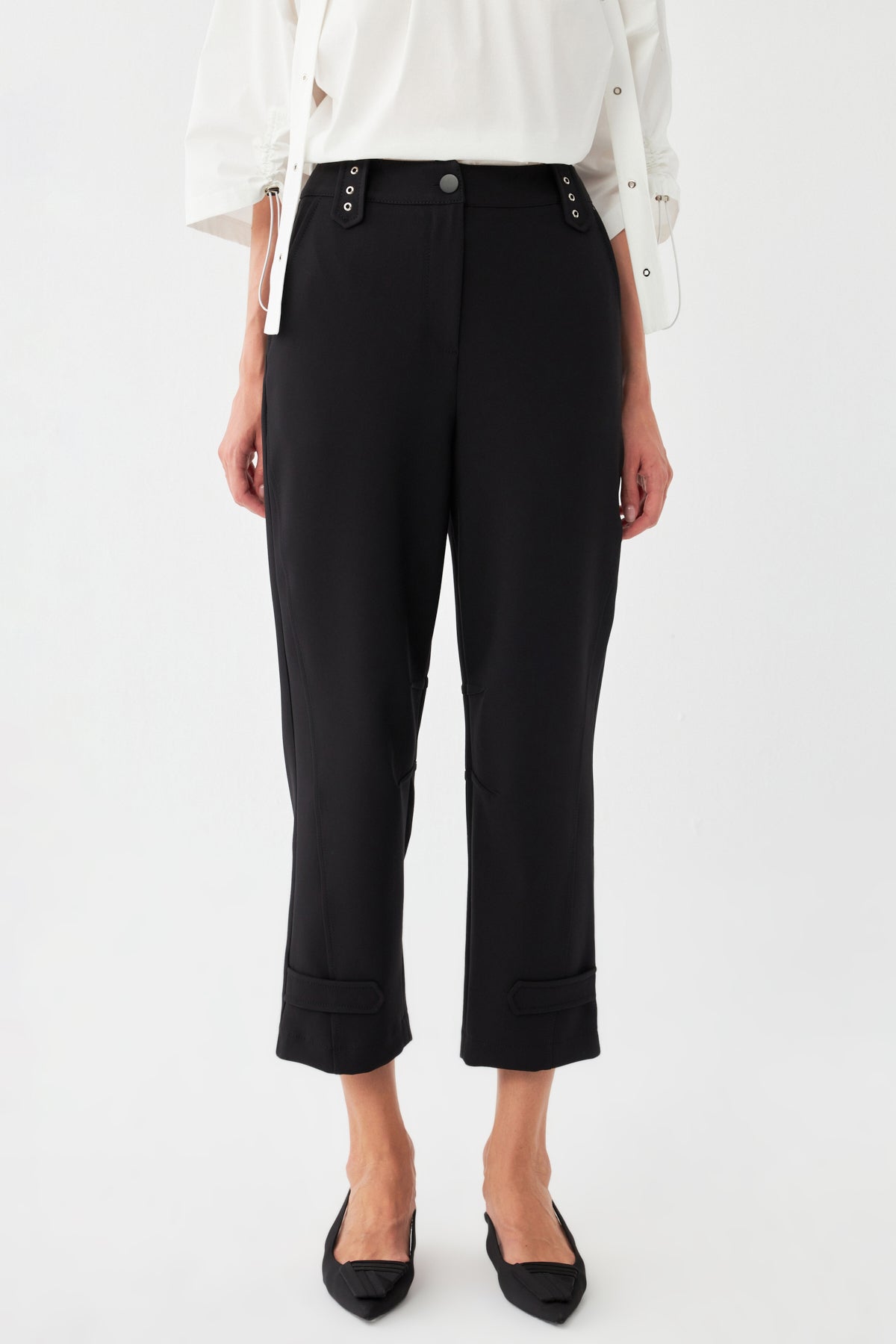 Düğme Detaylı Kısa Paça Pantolon