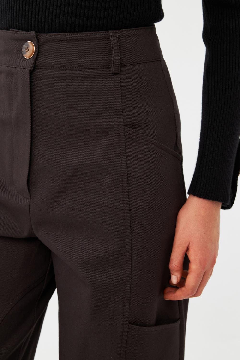 Tokalı Paça Detaylı Pantolon