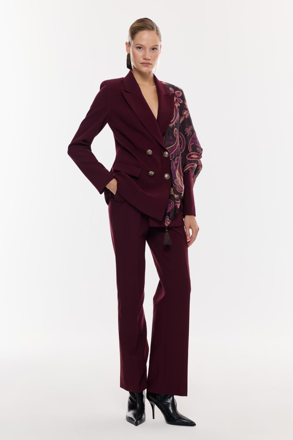 Desen Detaylı Çift Düğmeli Takım