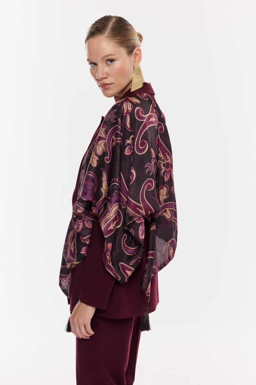 Desen Detaylı Çift Düğmeli Takım