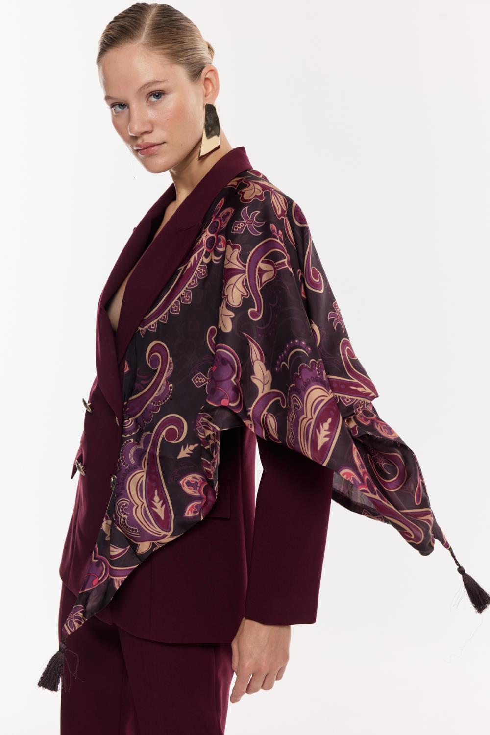 Desen Detaylı Çift Düğmeli Takım