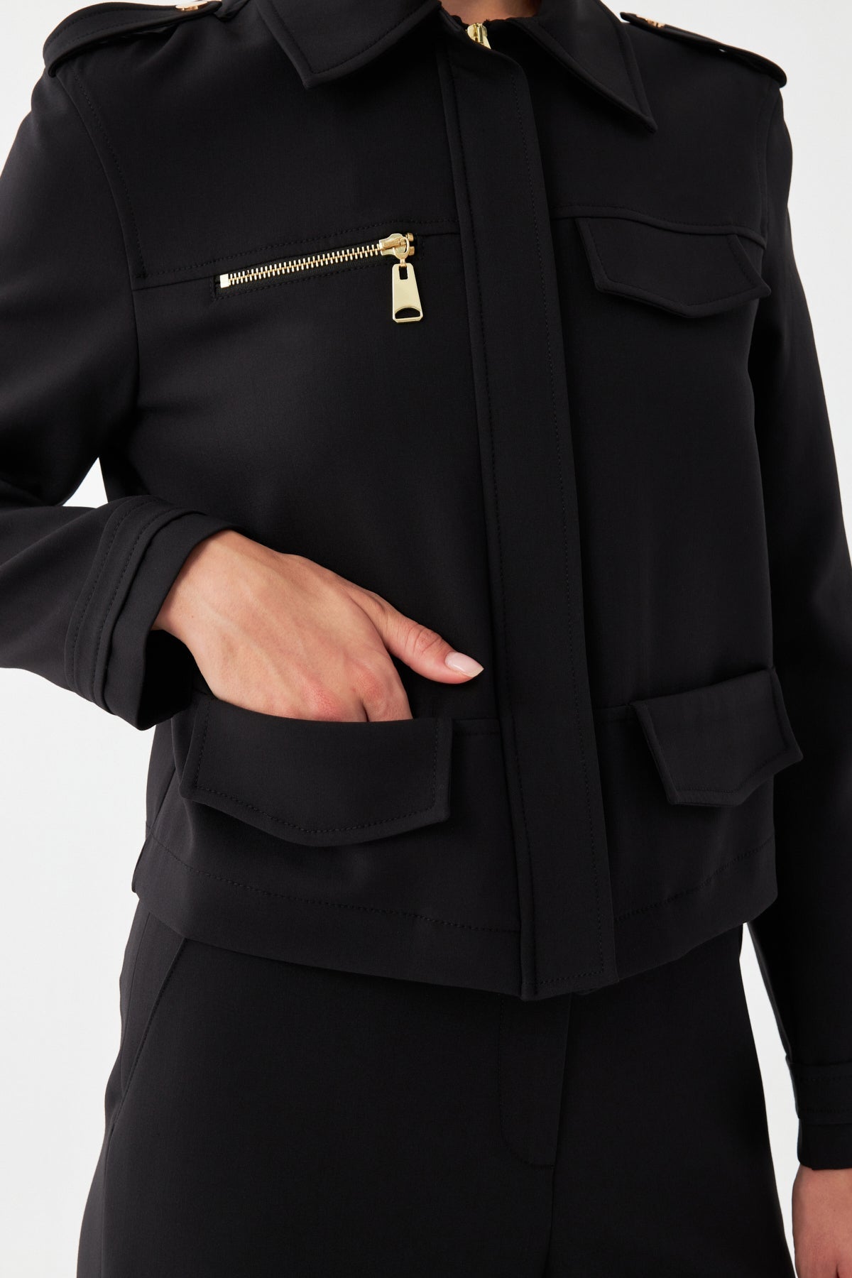 Düğmeli Fermuarlı Takım