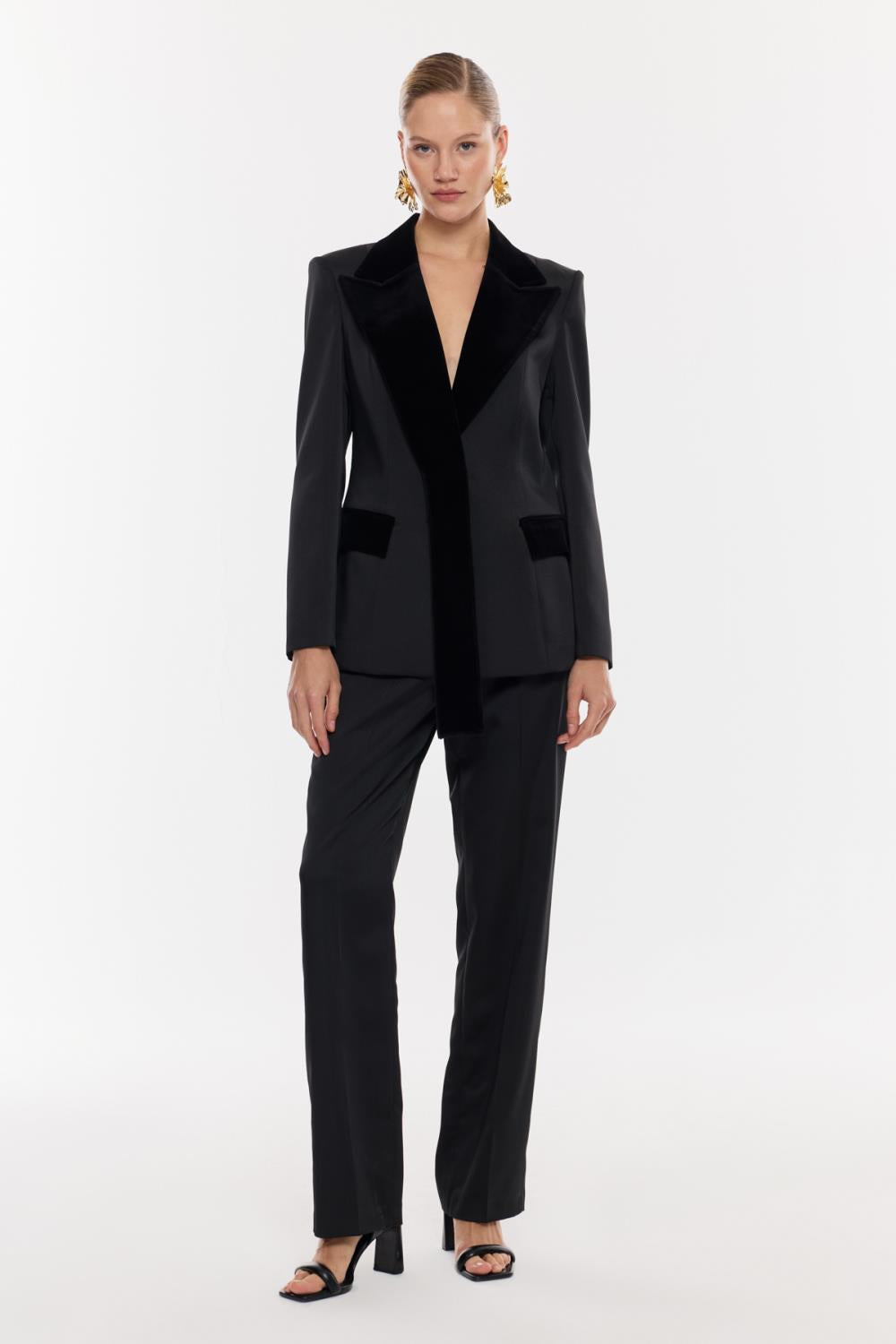 Kadife Yaka Detaylı Saten Takım