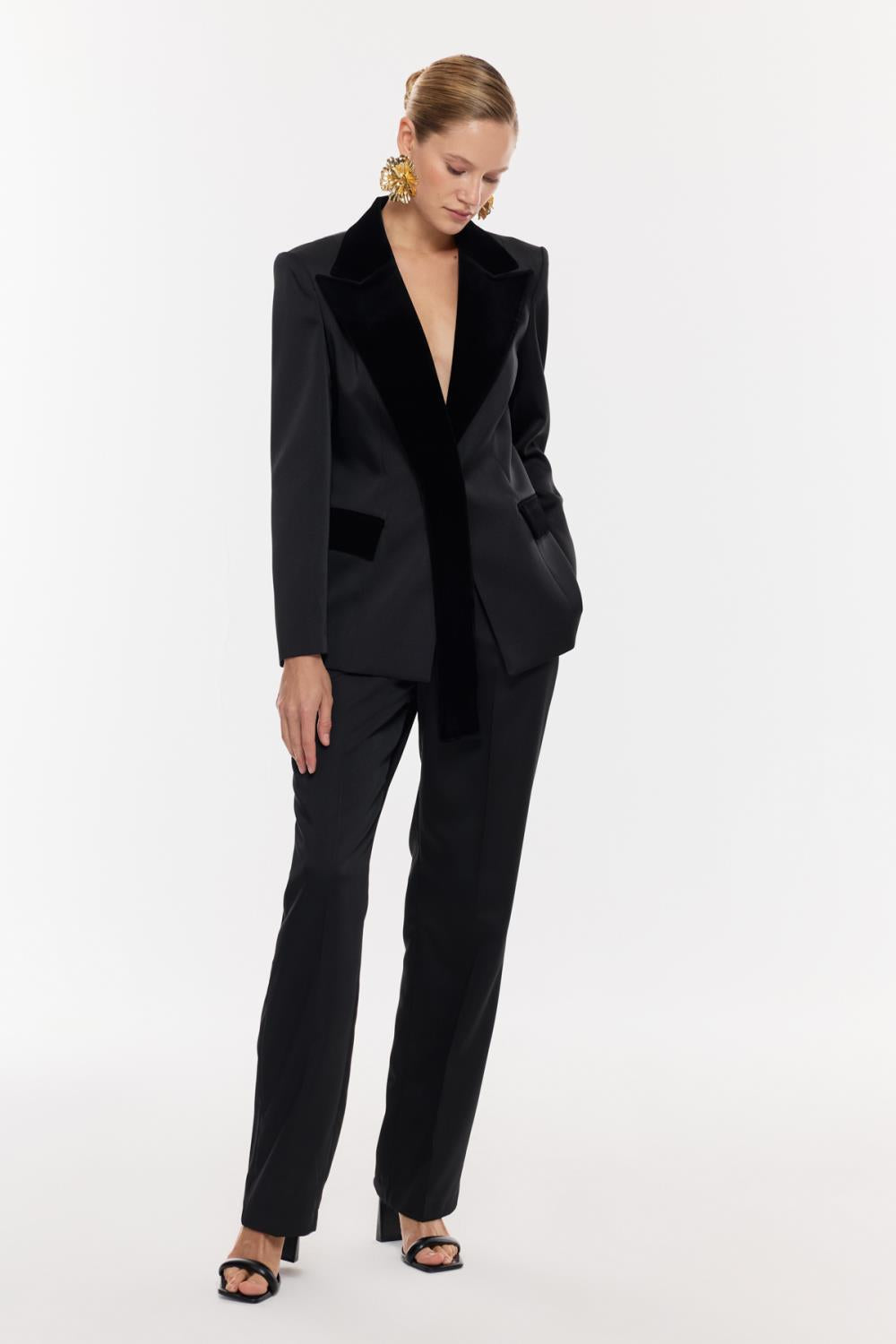 Kadife Yaka Detaylı Saten Takım