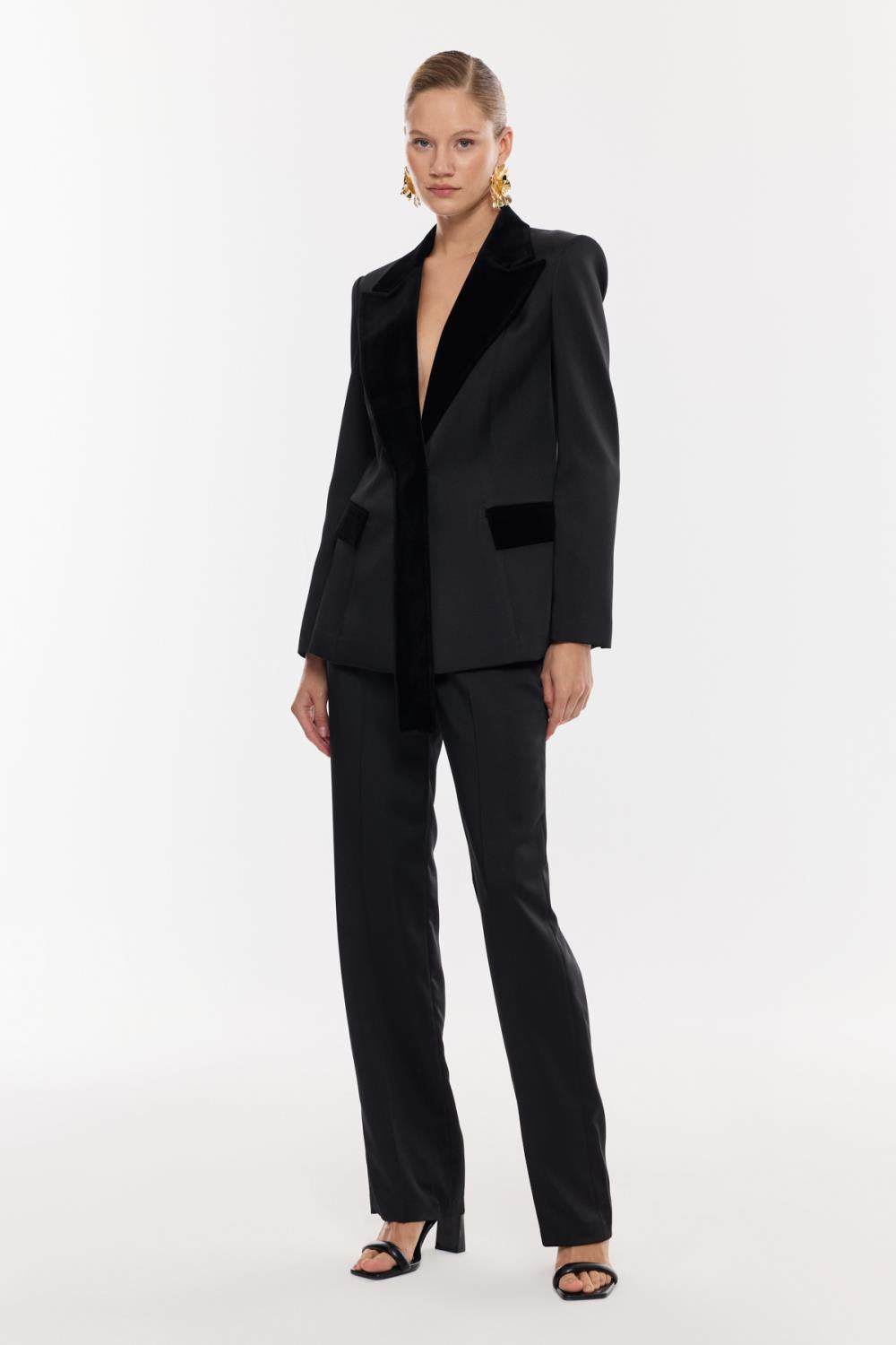 Kadife Yaka Detaylı Saten Takım