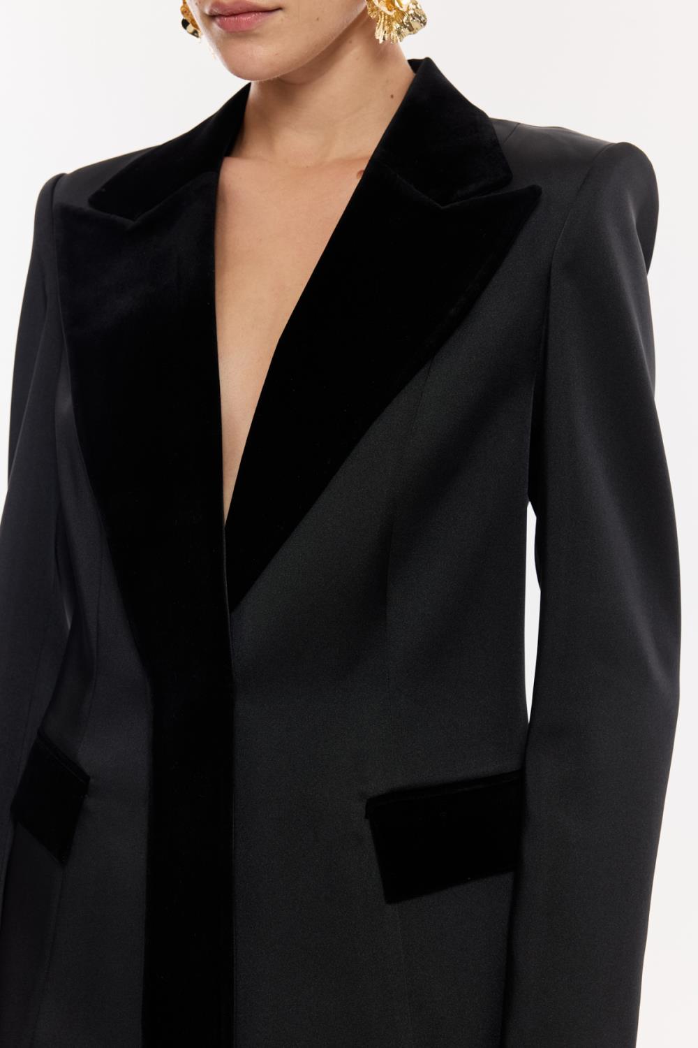 Kadife Yaka Detaylı Saten Takım