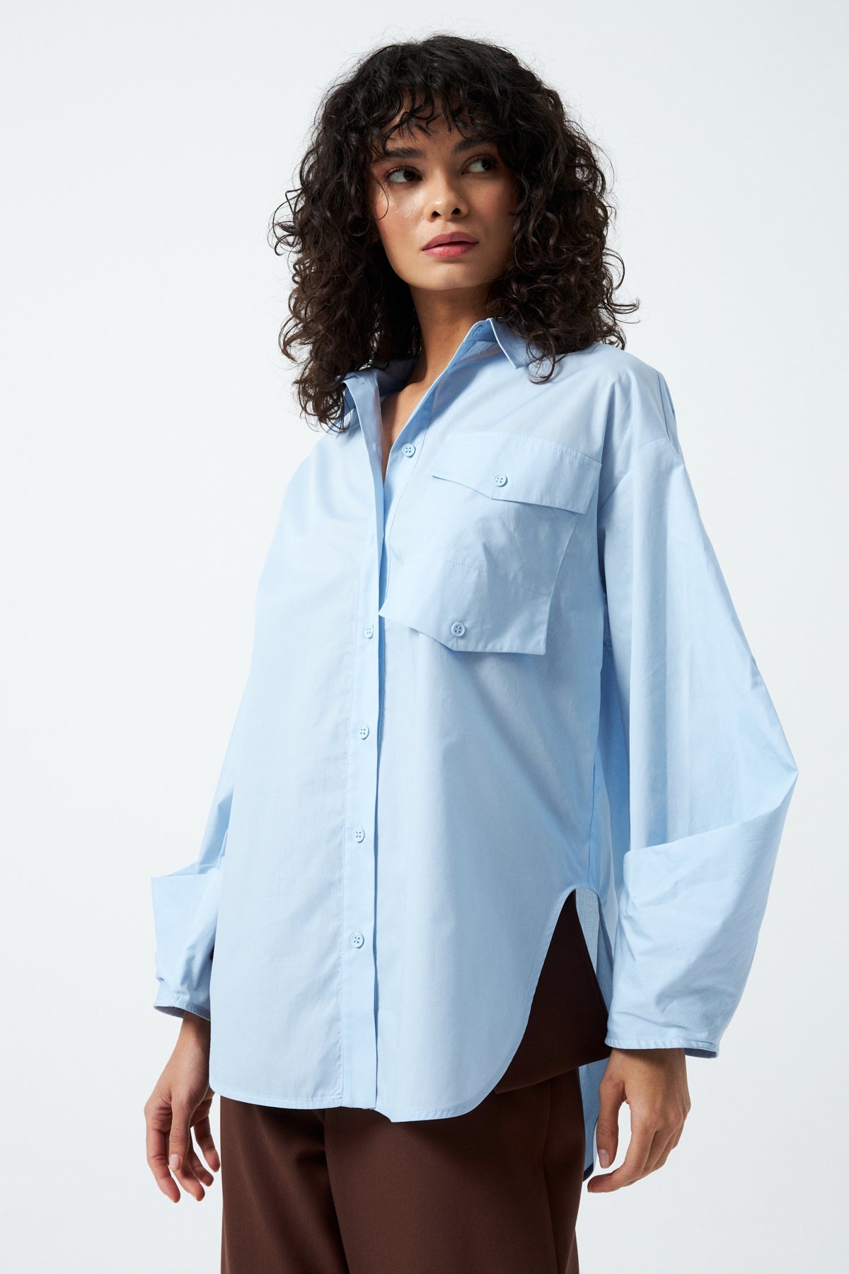 Tek Cepli Yandan Yırtmaçlı Oversize Gömlek - Mavi