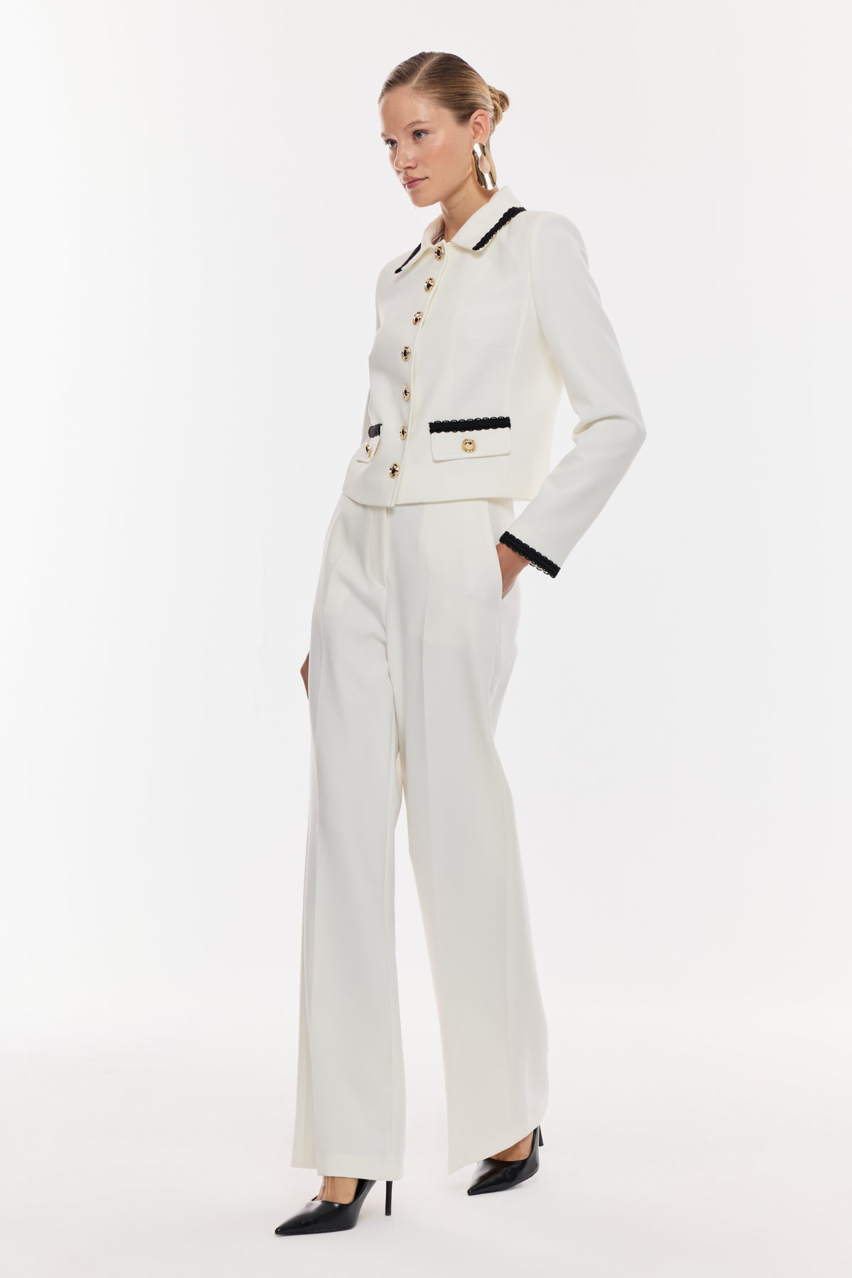 Zarif Düğme Detaylı Klasik Takım