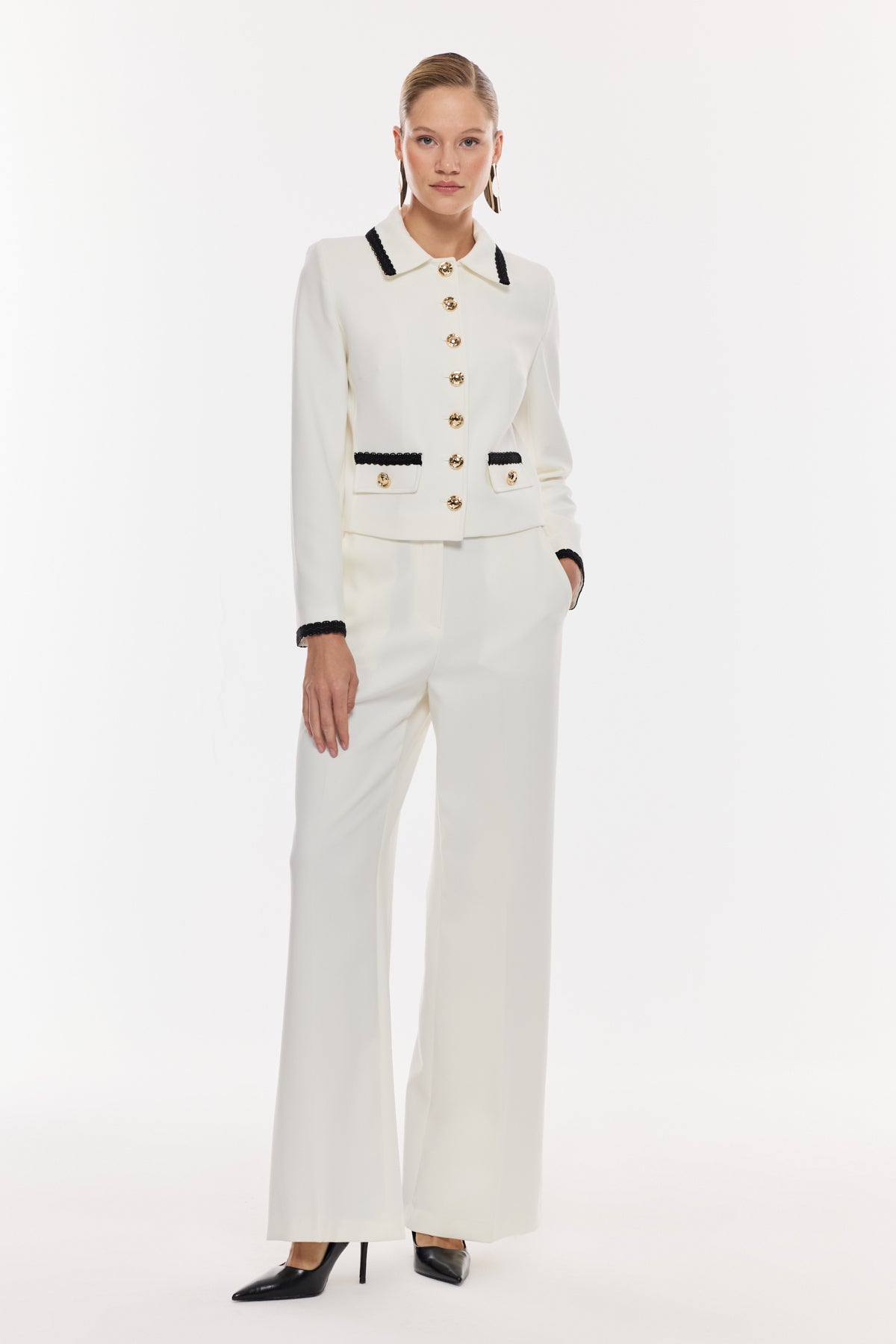 Zarif Düğme Detaylı Klasik Takım