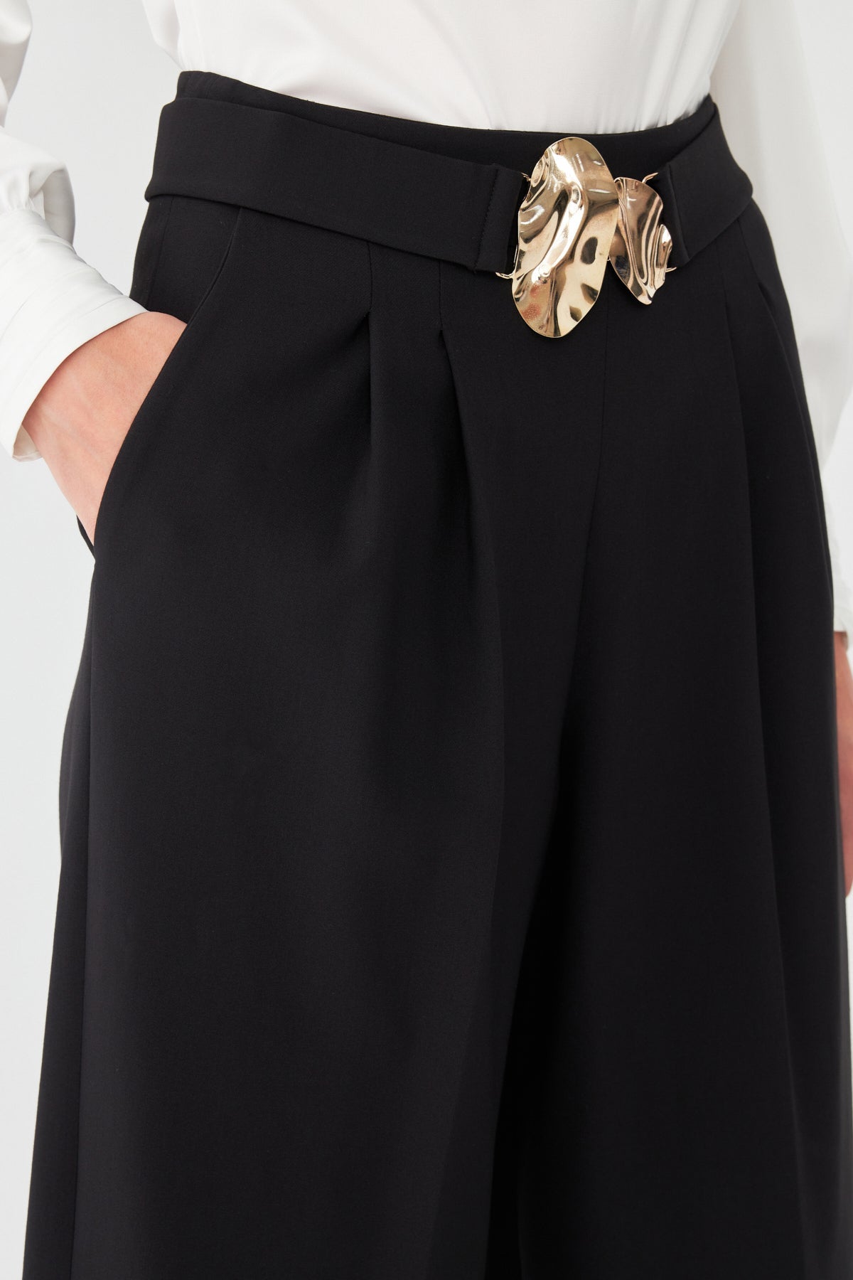 Tokalı Kısa Paça Pantolon