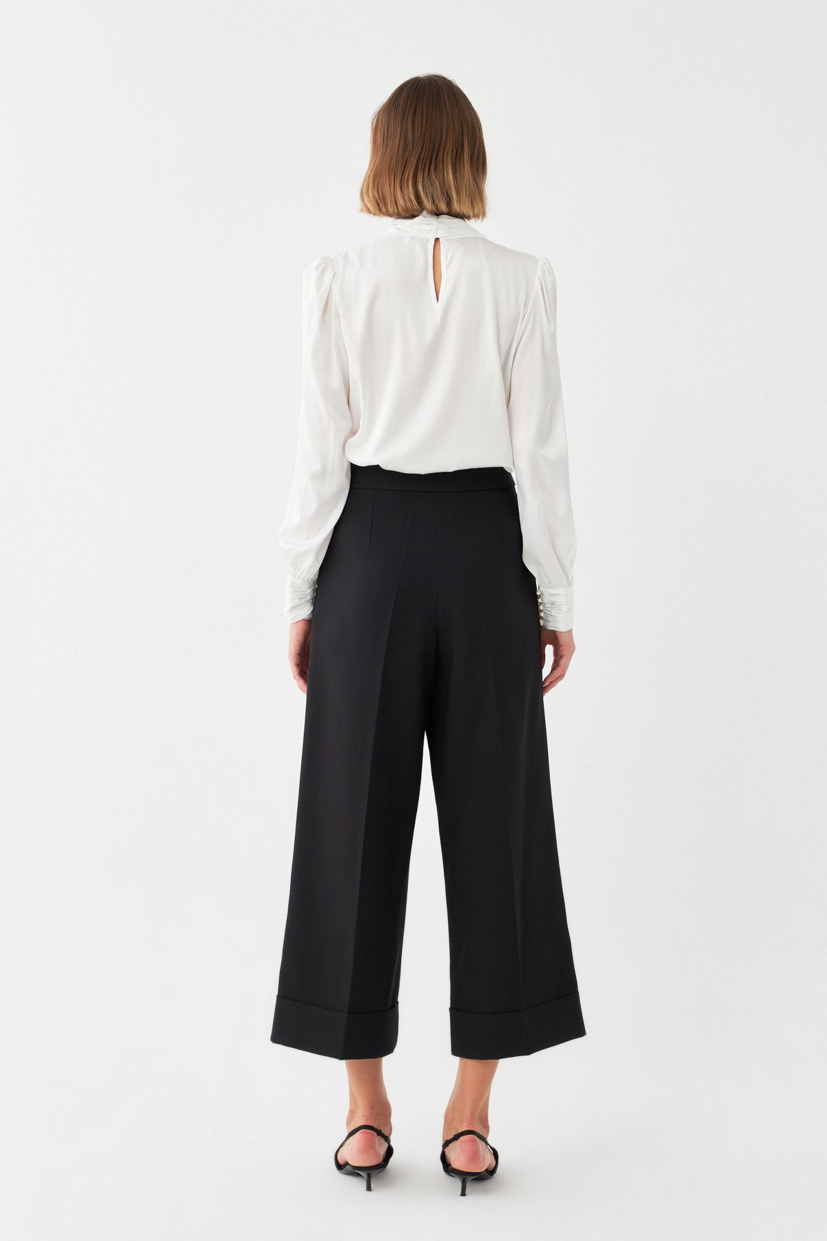 Tokalı Kısa Paça Pantolon