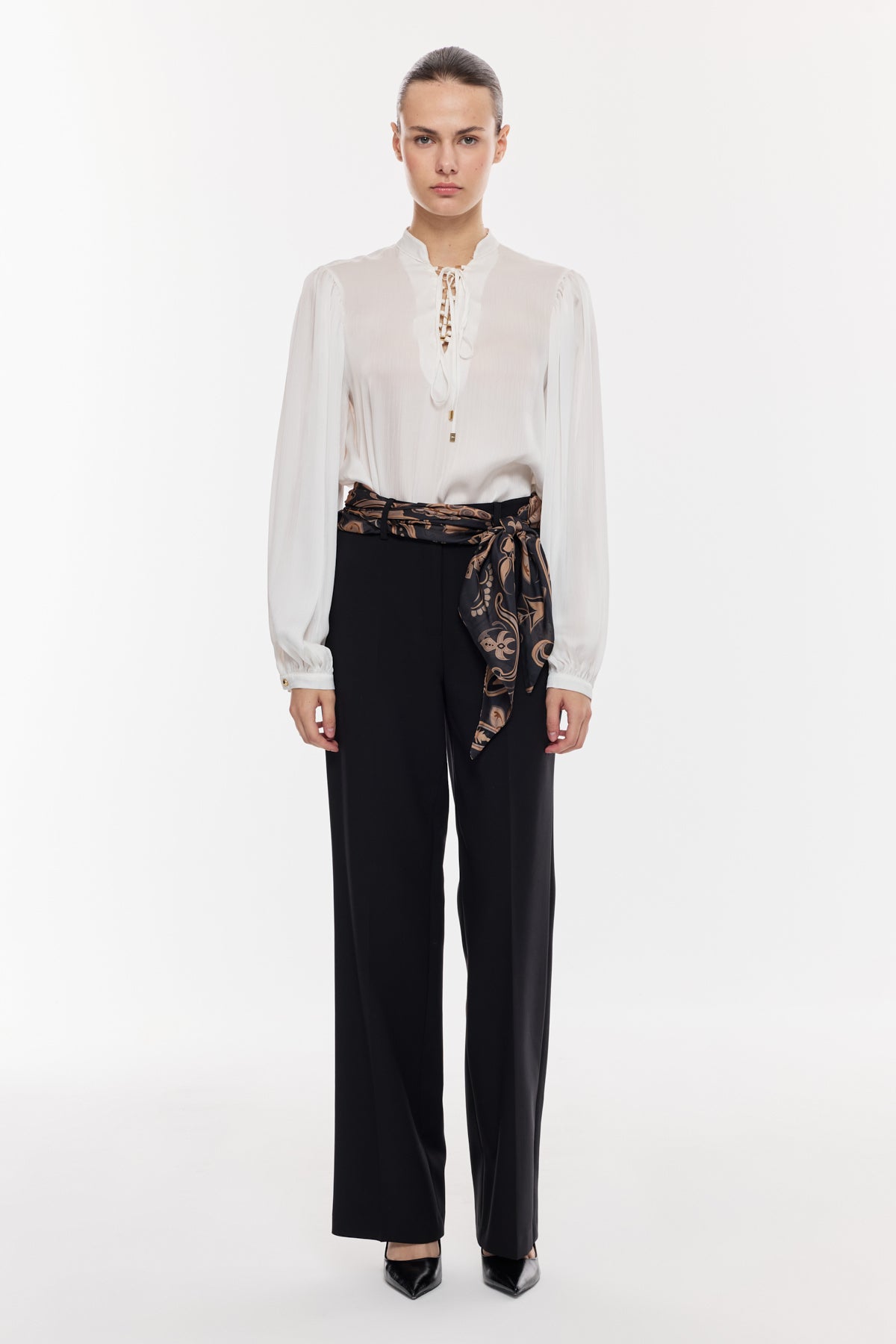 Kuşak Detaylı Dökümlü Pantolon