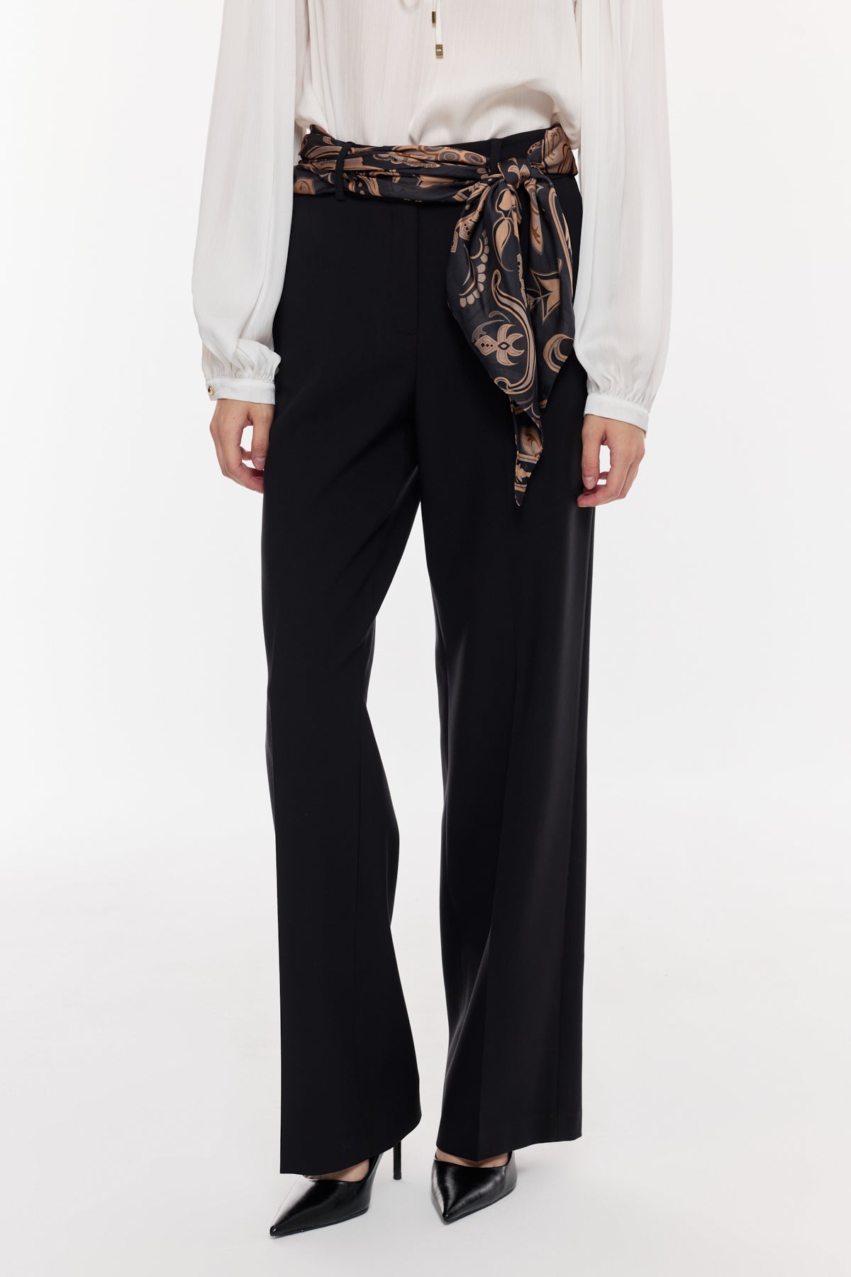 Kuşak Detaylı Dökümlü Pantolon