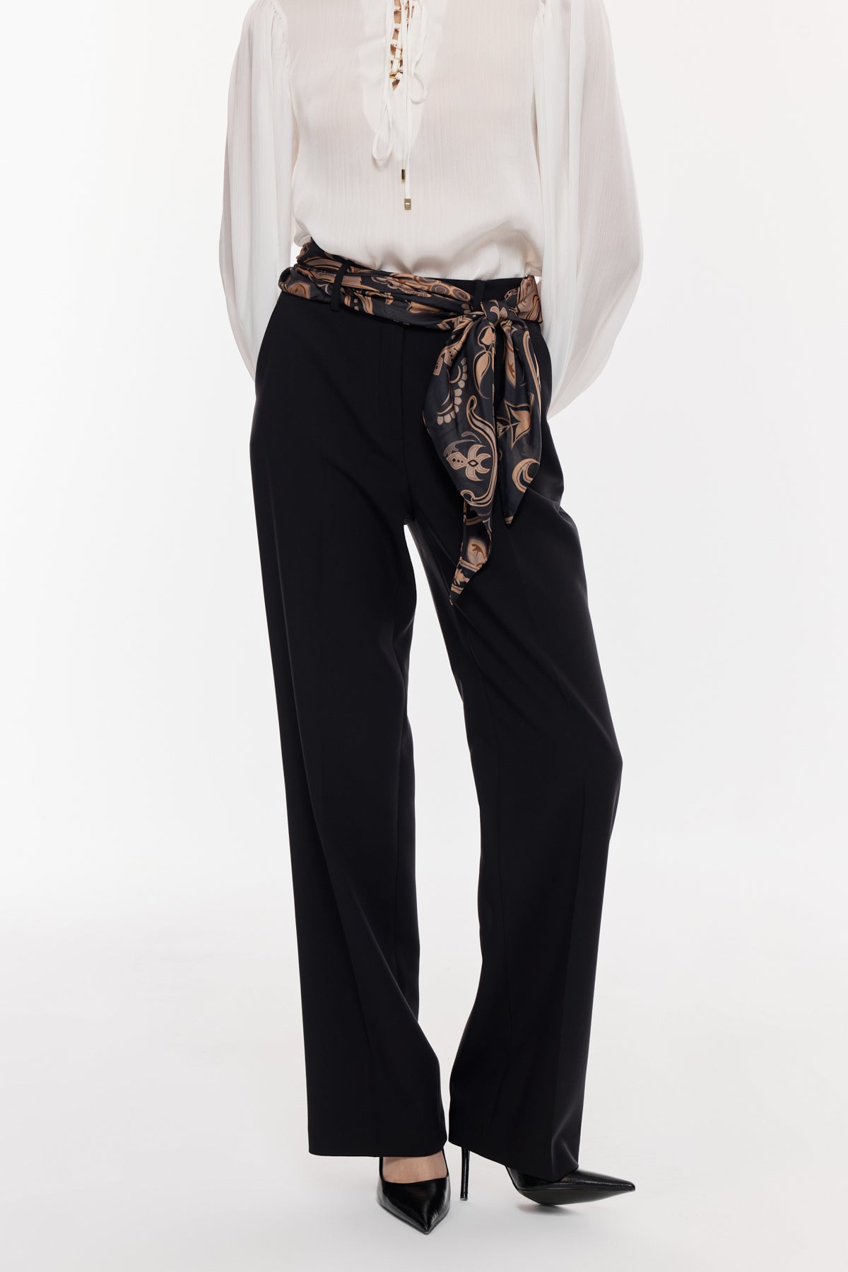 Kuşak Detaylı Dökümlü Pantolon