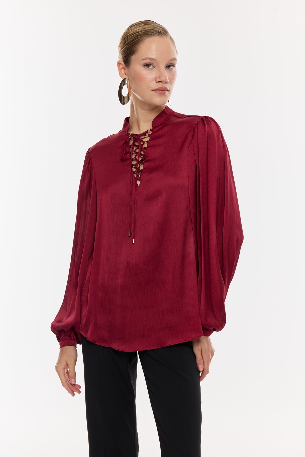 Bağlama Detaylı Saten Dokulu Bluz