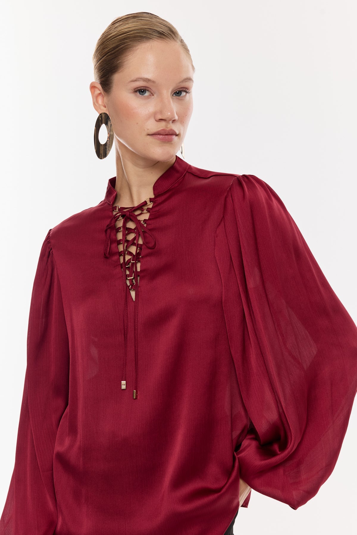 Bağlama Detaylı Saten Dokulu Bluz