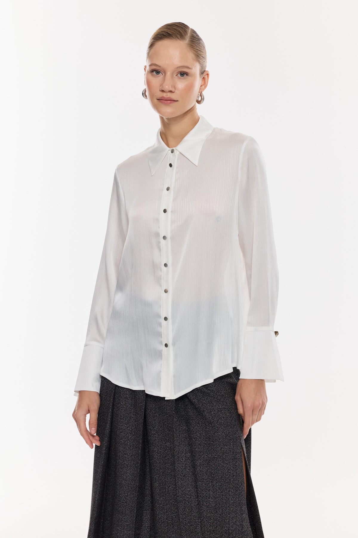 Saten Dokulu Düğmeli Gömlek