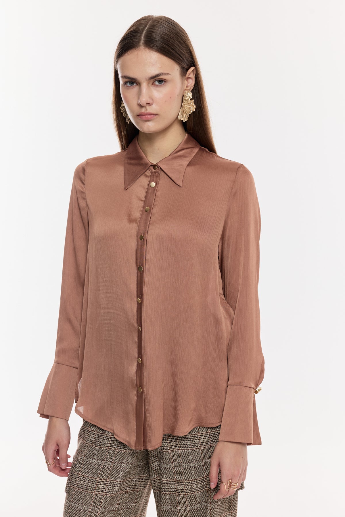 Saten Dokulu Düğmeli Gömlek