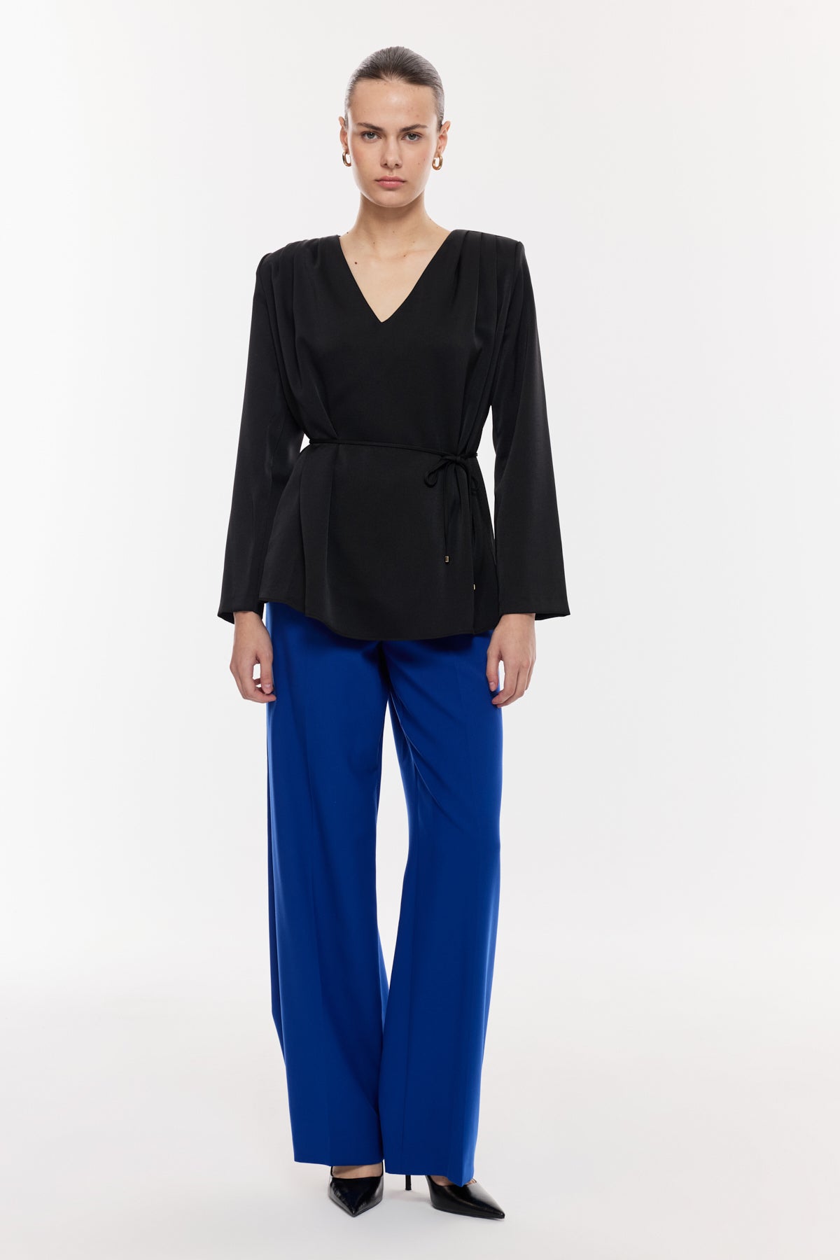 Kuşaklı V Yaka Bluz