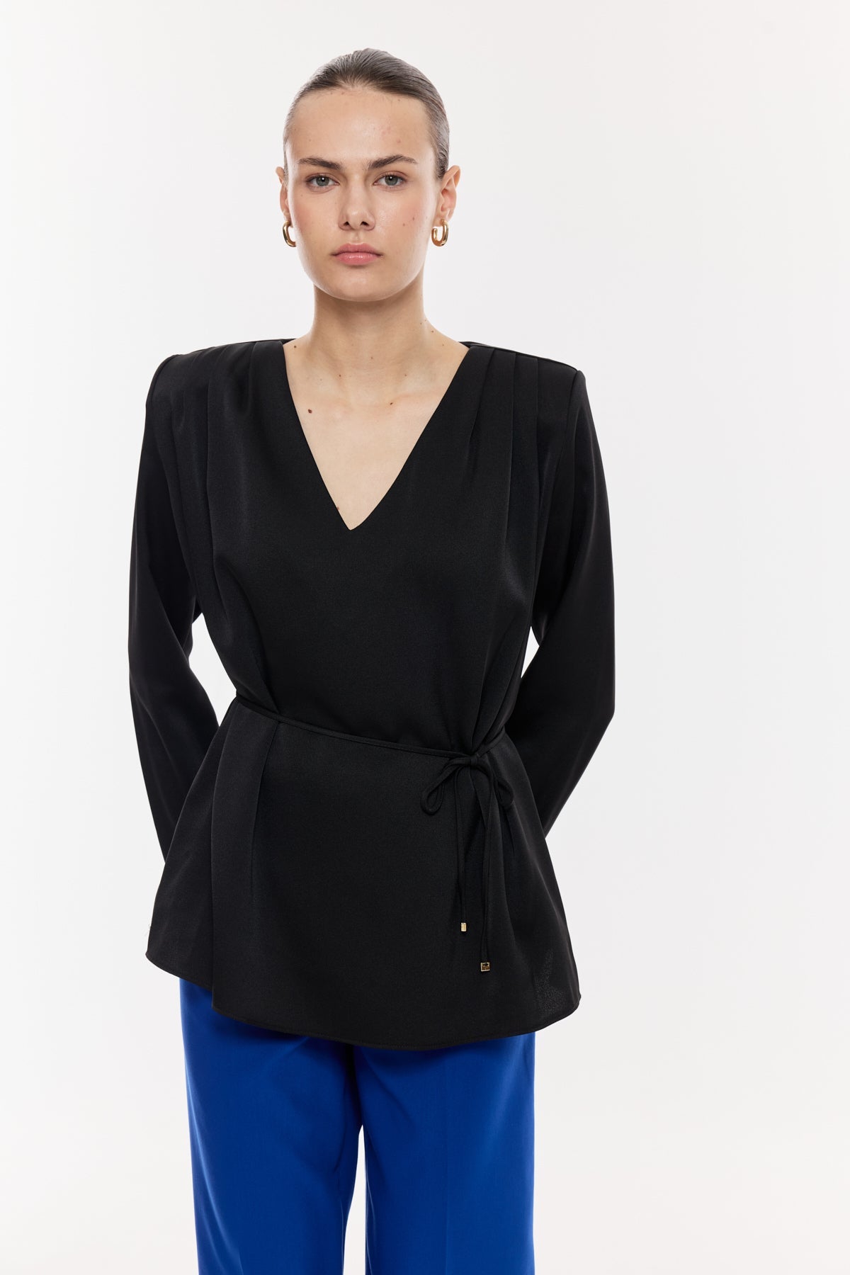 Kuşaklı V Yaka Bluz