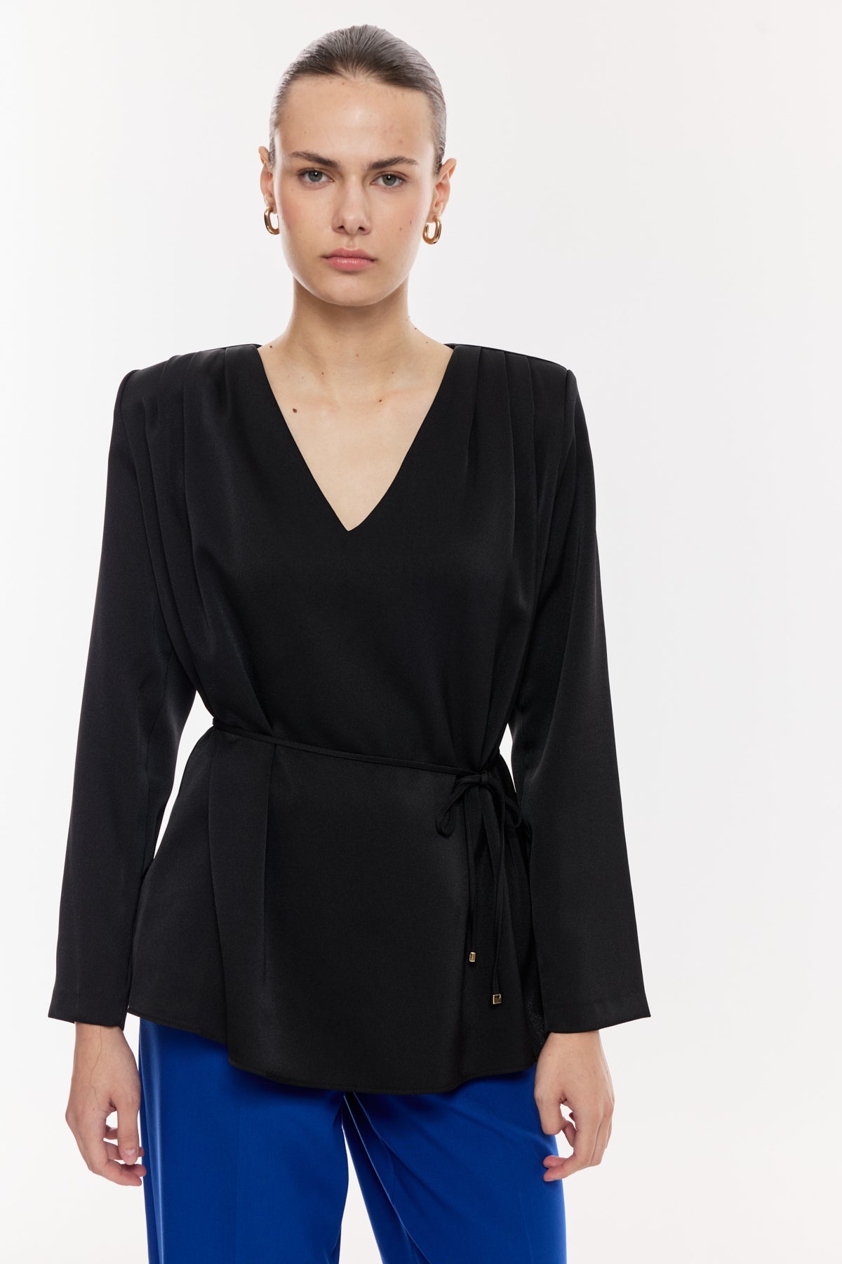 Kuşaklı V Yaka Bluz