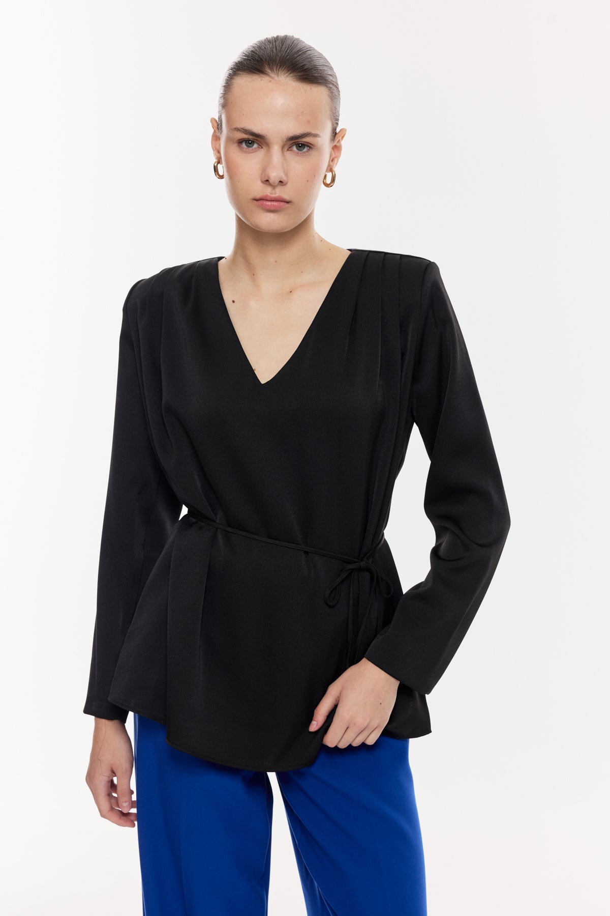 Kuşaklı V Yaka Bluz