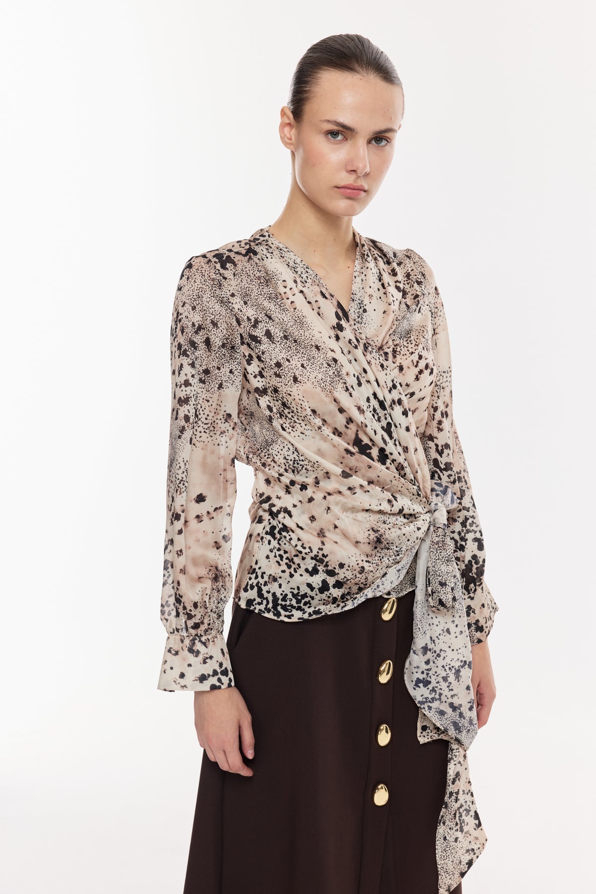 Desenli Kruvaze Bağlamalı Saten Bluz