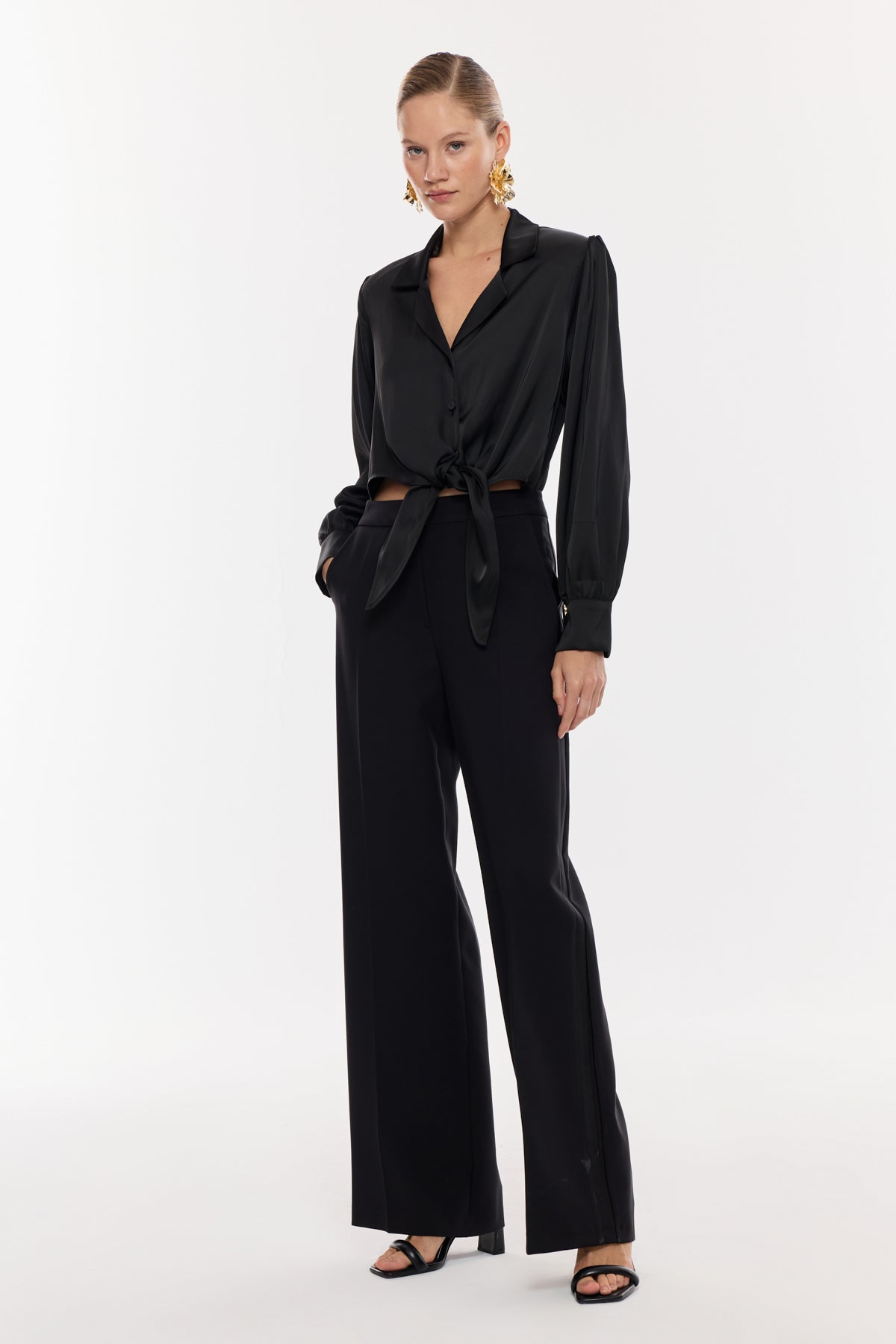 Ön Bağlamalı Saten Dokulu Bluz