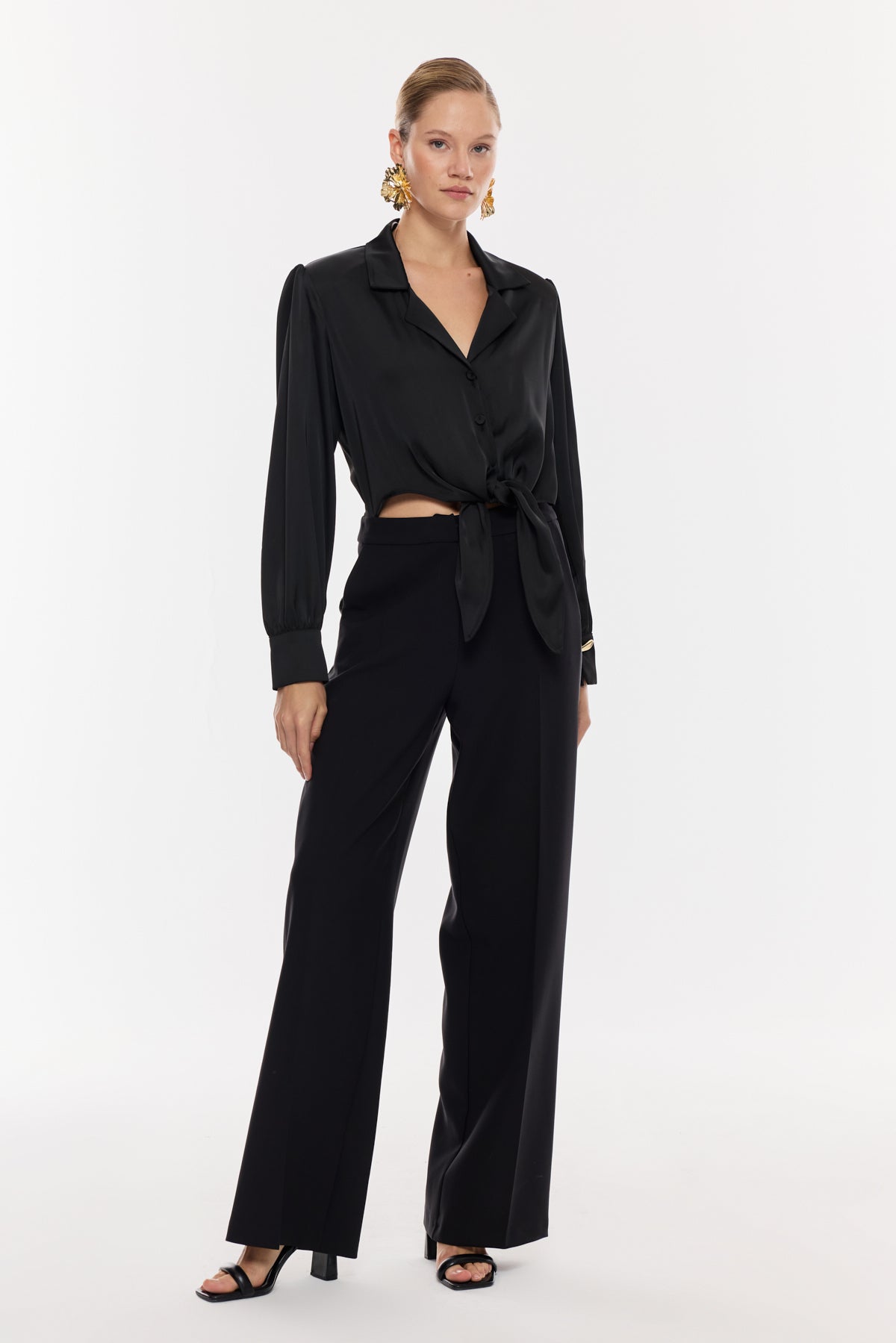 Ön Bağlamalı Saten Dokulu Bluz