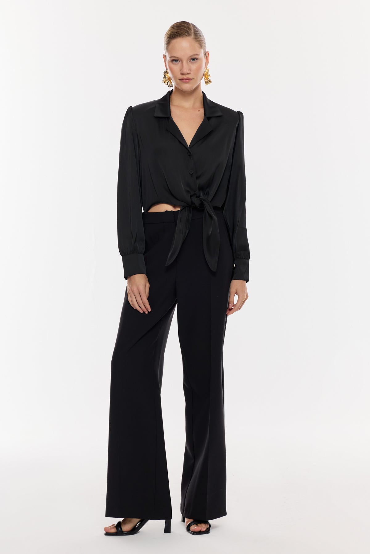 Ön Bağlamalı Saten Dokulu Bluz