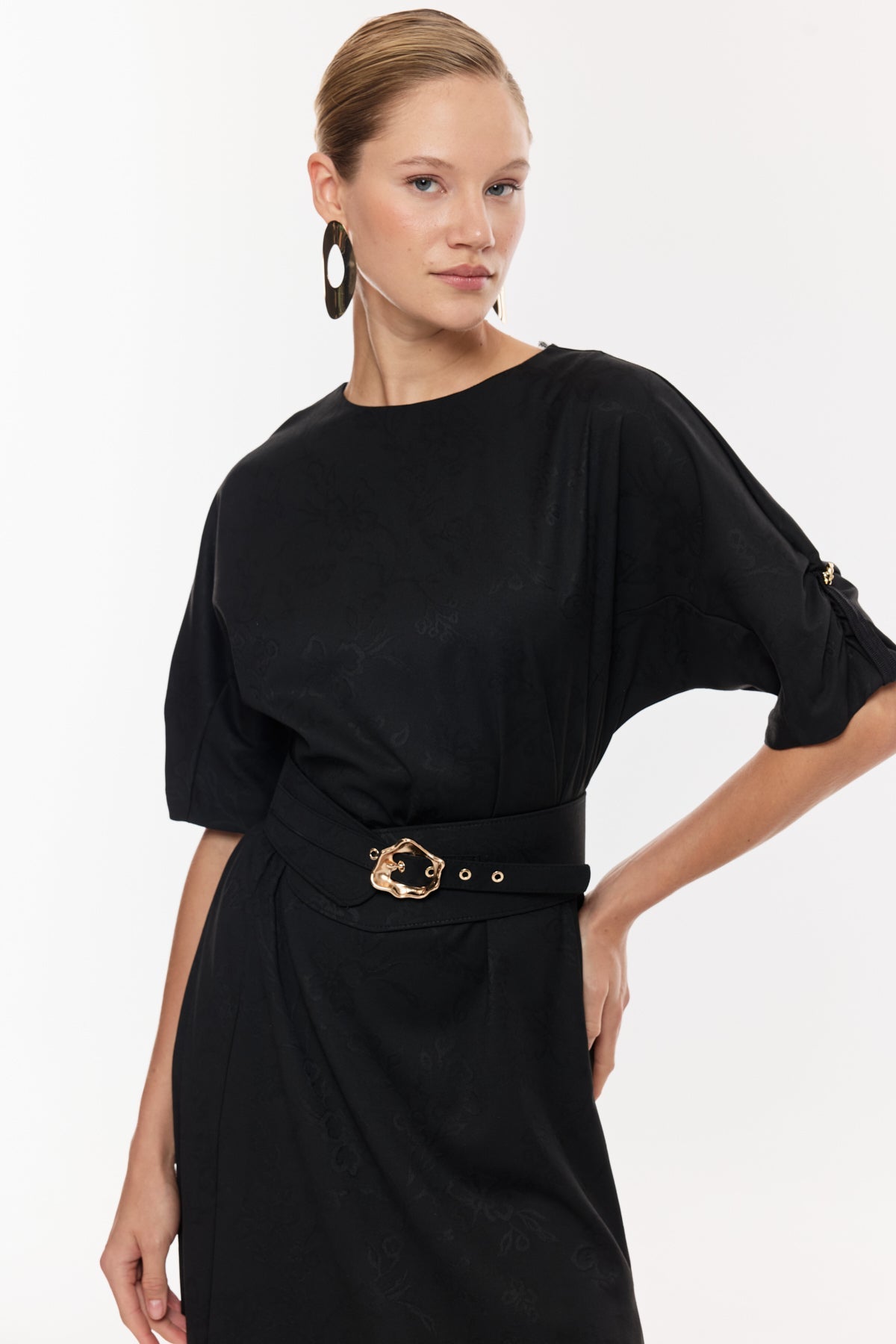 Yırtmaçlı Midi Elbise