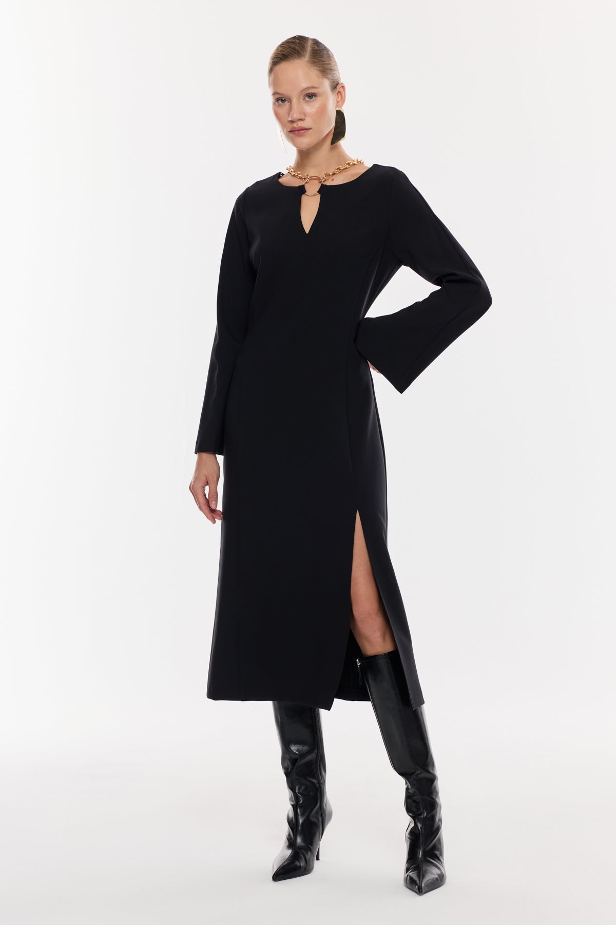 Zincir Detaylı Yırtmaçlı Midi Elbise