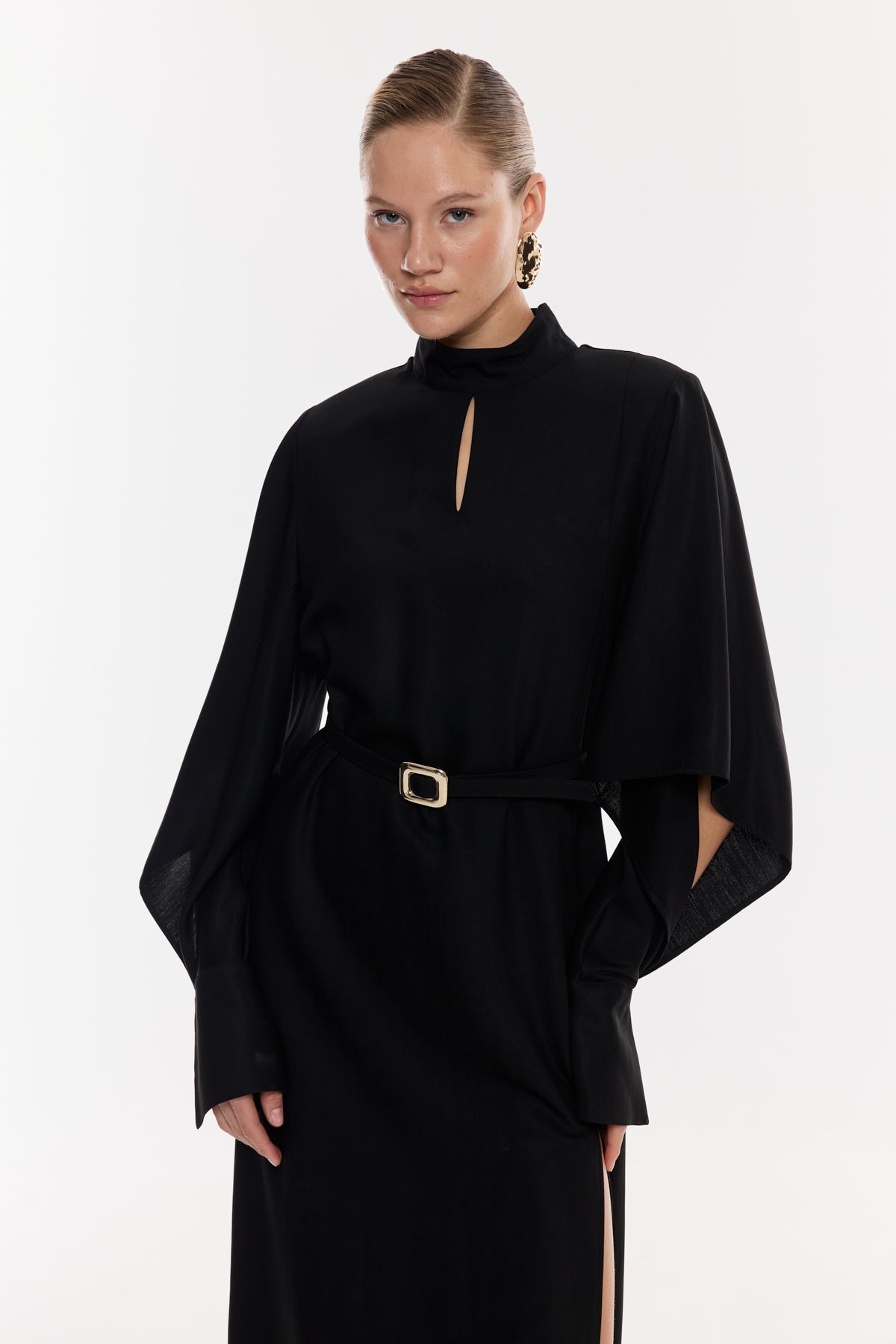 Yırtmaç Detaylı Kemerli Midi Elbise