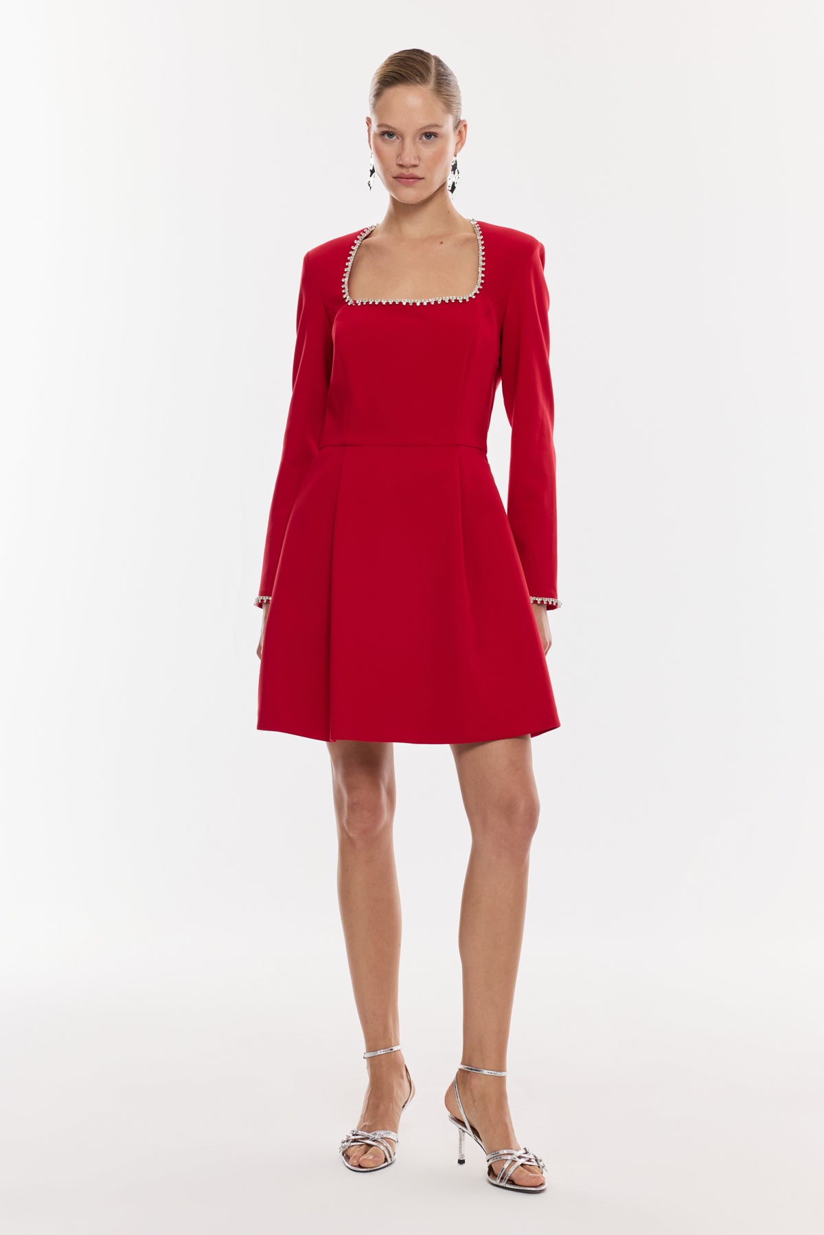 Kare Yaka İnci Detaylı Mini Elbise