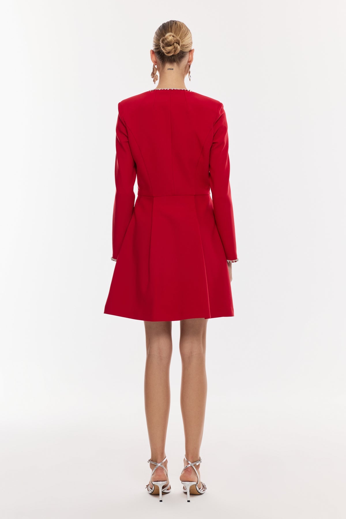 Kare Yaka İnci Detaylı Mini Elbise