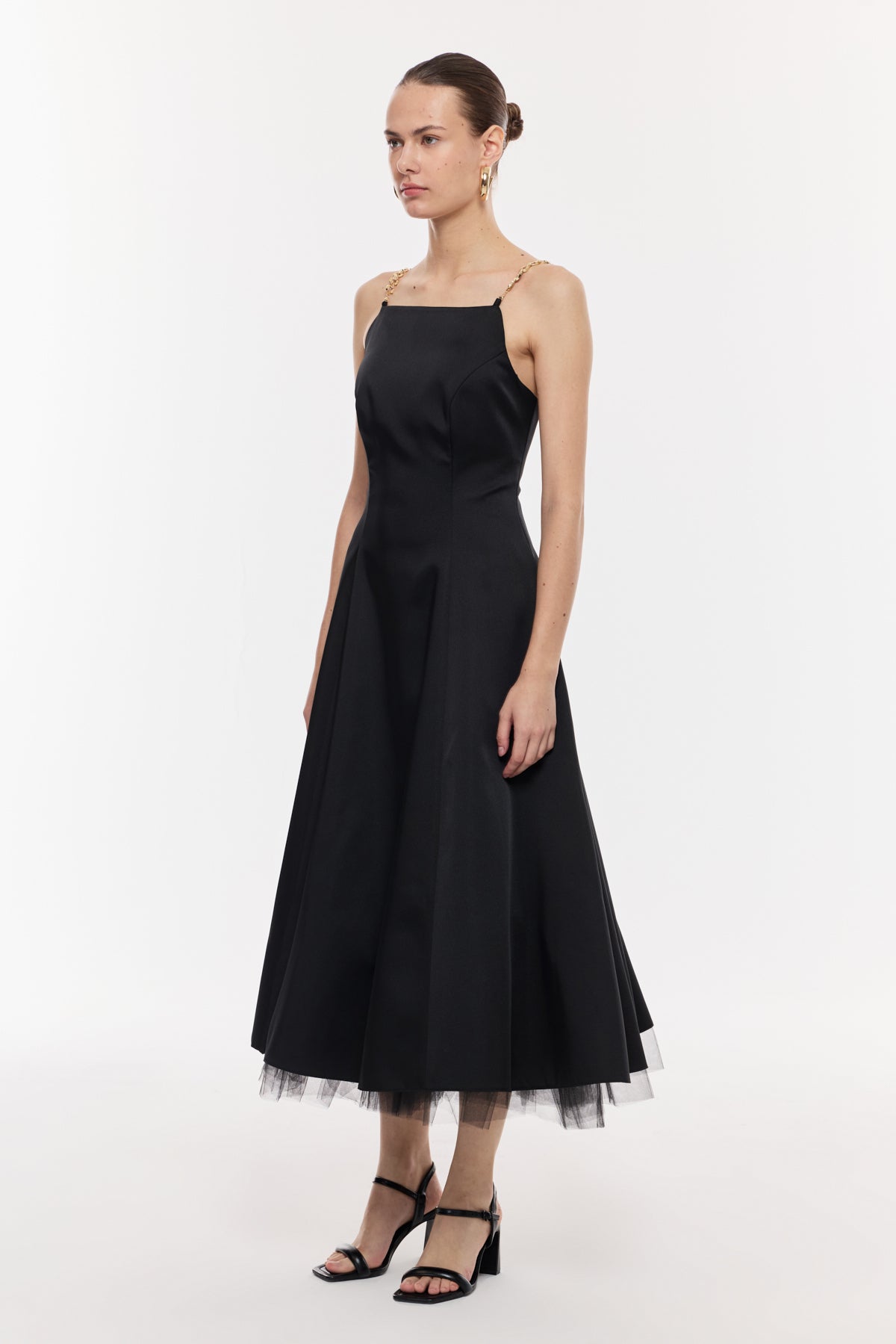 Zincir Askılı Tül Detaylı Midi Elbise