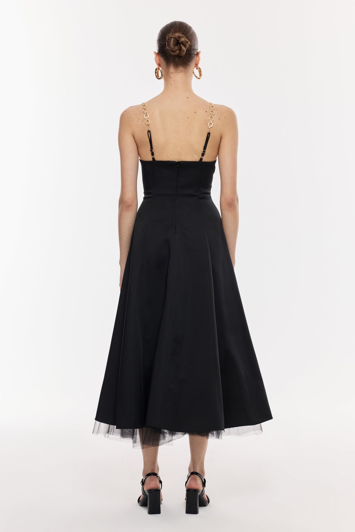 Zincir Askılı Tül Detaylı Midi Elbise