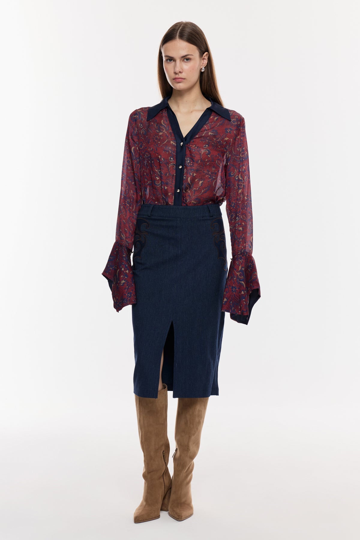 Nakış Detaylı Ön Yırtmaçlı Etek