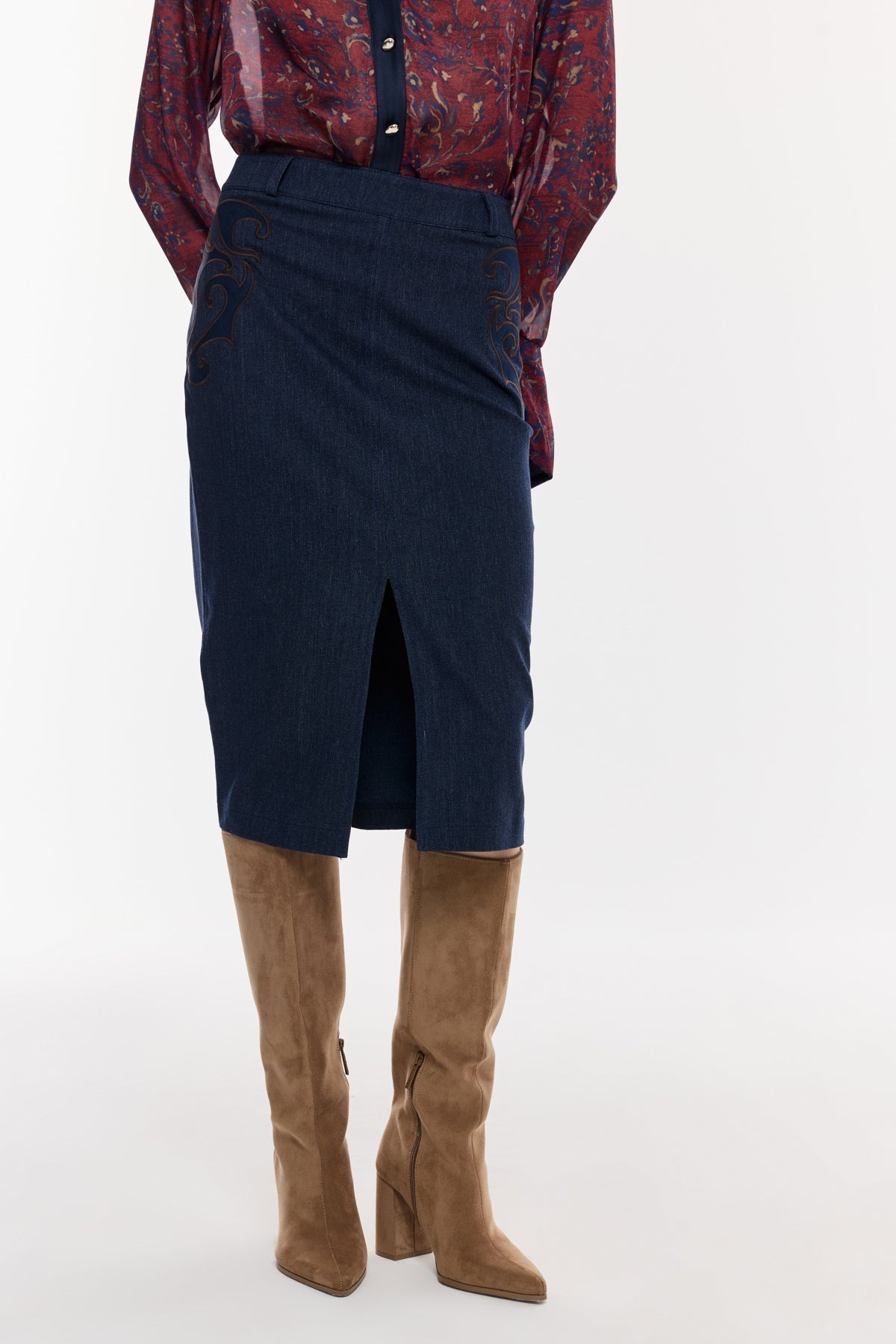 Nakış Detaylı Ön Yırtmaçlı Etek